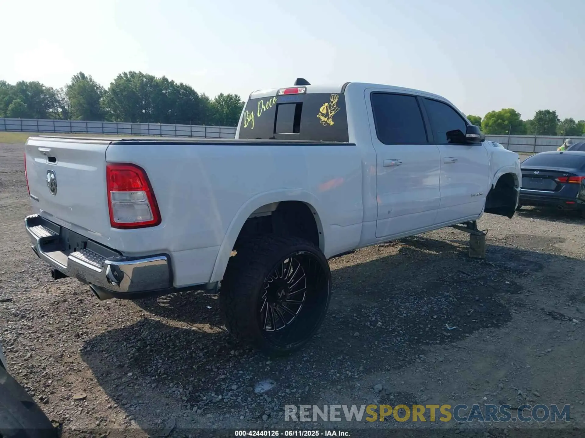 4 Photograph of a damaged car 1C6RREMT4KN891115 RAM 1500 2019