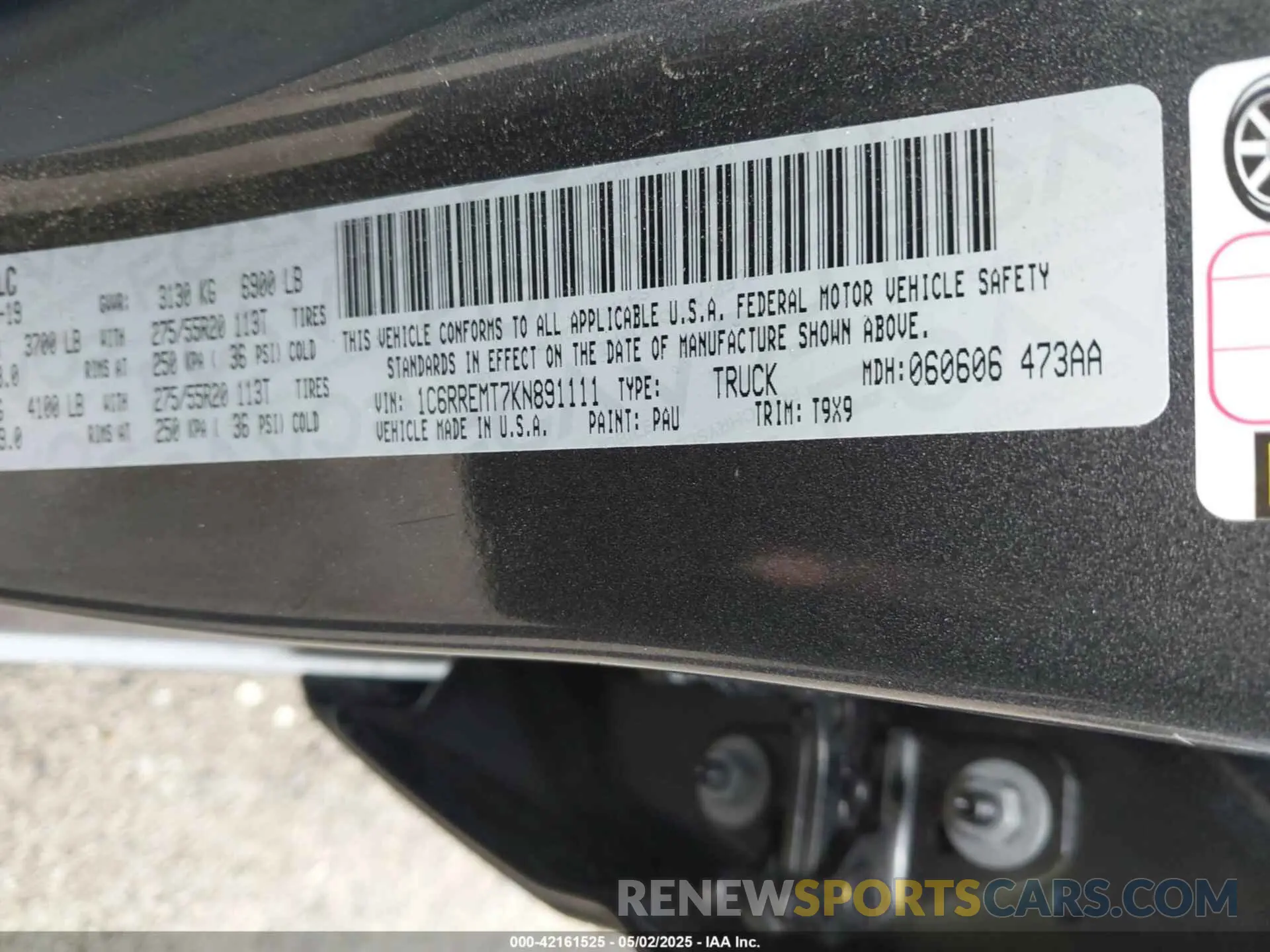 9 Photograph of a damaged car 1C6RREMT7KN891111 RAM 1500 2019