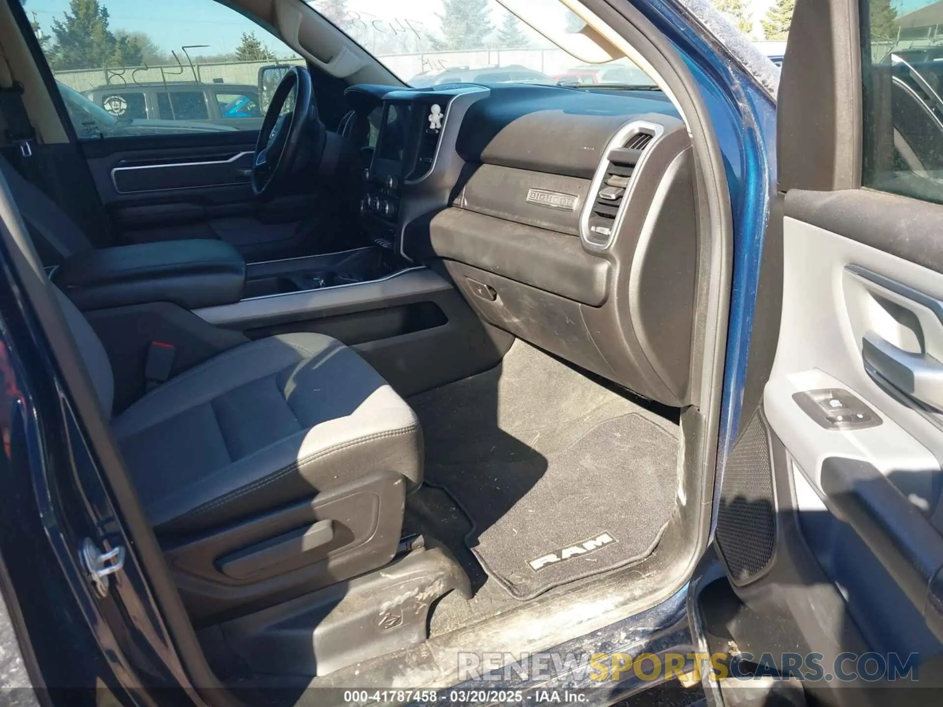 5 Photograph of a damaged car 1C6RRFBG4KN916221 RAM 1500 2019