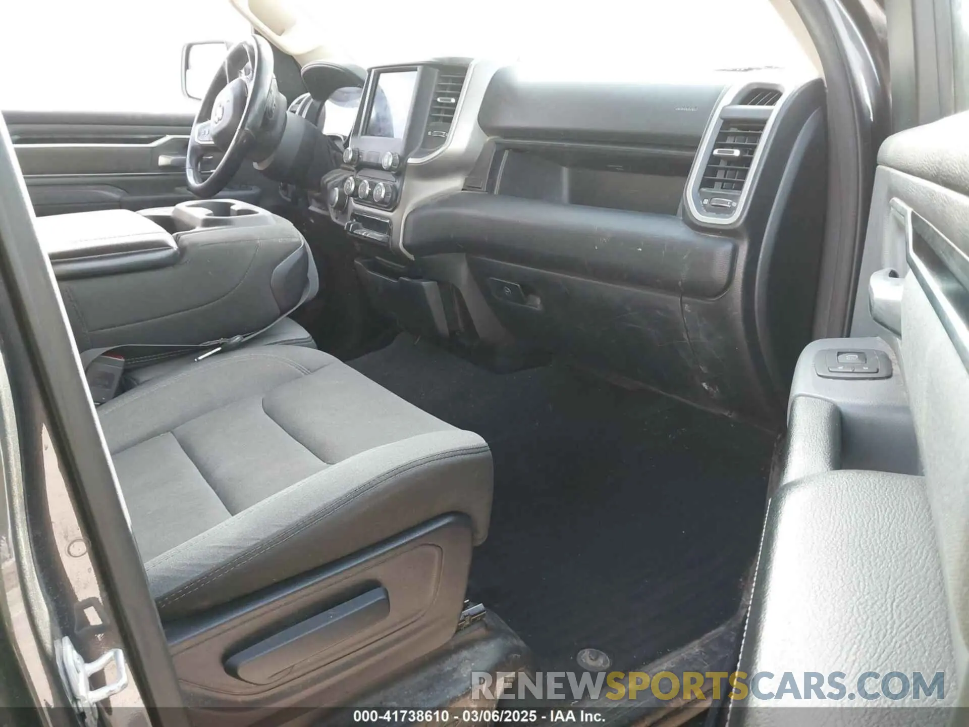 5 Photograph of a damaged car 1C6RRFBG5KN767639 RAM 1500 2019