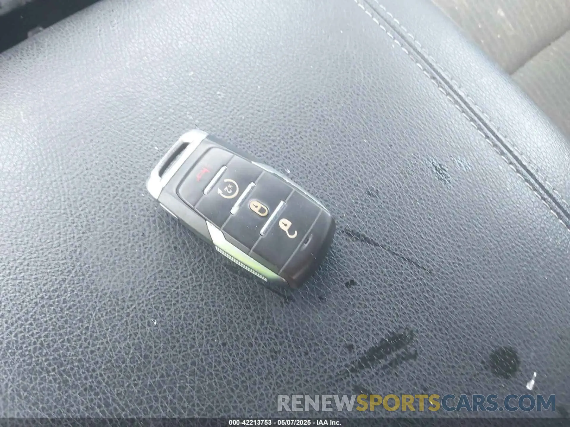 11 Photograph of a damaged car 1C6RRFFG0KN919093 RAM 1500 2019