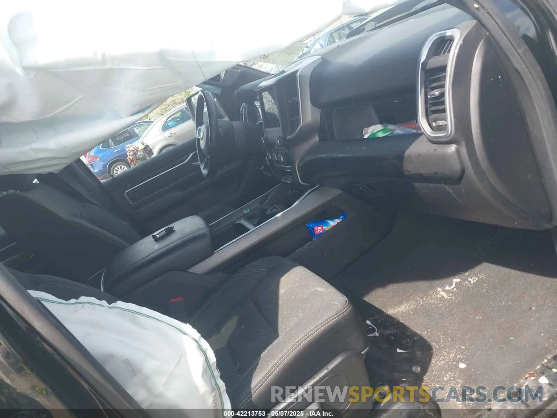 5 Photograph of a damaged car 1C6RRFFG0KN919093 RAM 1500 2019