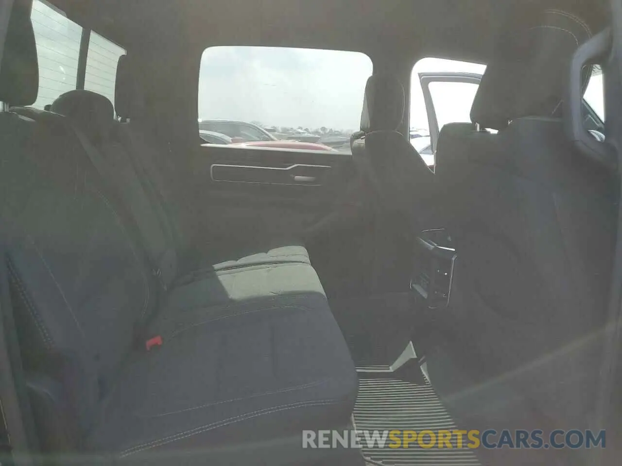 10 Photograph of a damaged car 1C6RRFFG5KN846660 RAM 1500 2019