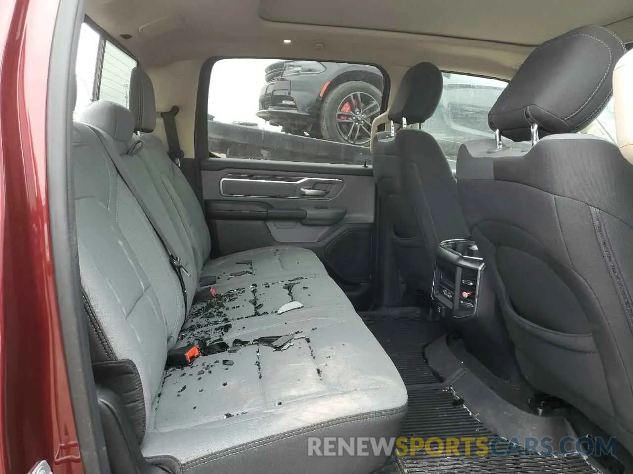 10 Photograph of a damaged car 1C6RRFFG7KN674938 RAM 1500 2019