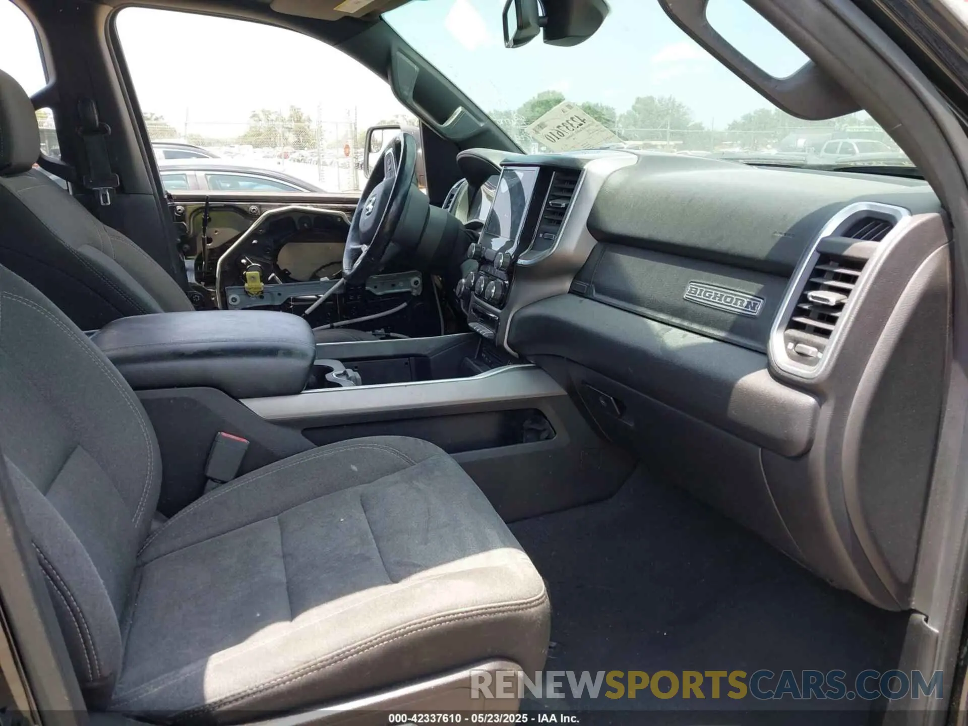 5 Photograph of a damaged car 1C6RRFFG7KN723216 RAM 1500 2019