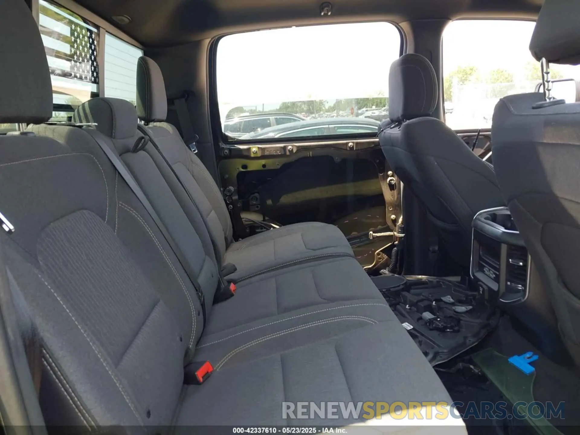8 Photograph of a damaged car 1C6RRFFG7KN723216 RAM 1500 2019