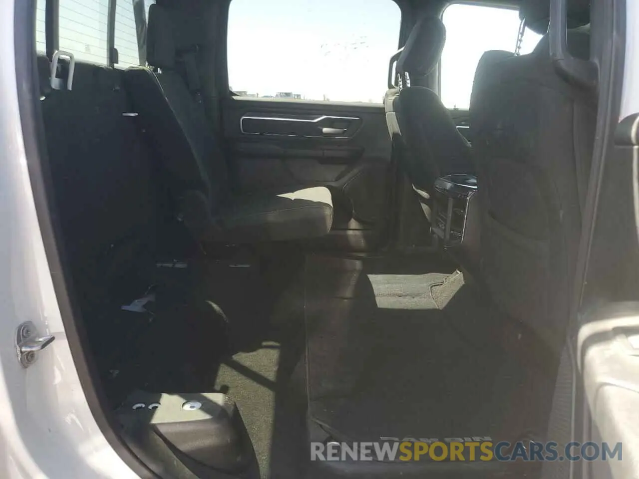 10 Photograph of a damaged car 1C6RRFFG8KN696205 RAM 1500 2019