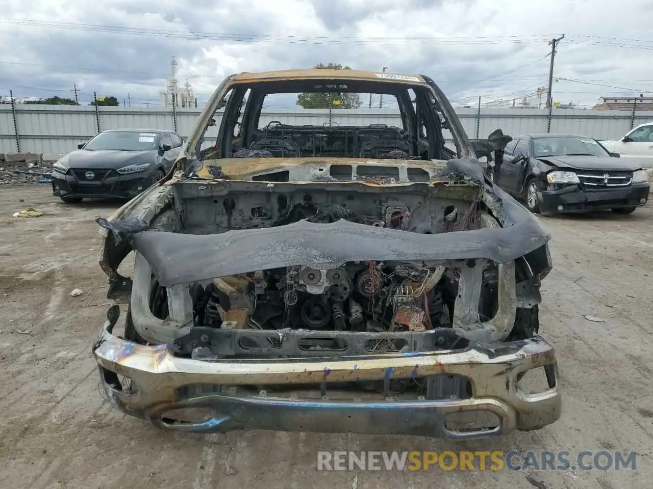 5 Photograph of a damaged car 1C6RRFFGXKN818143 RAM 1500 2019