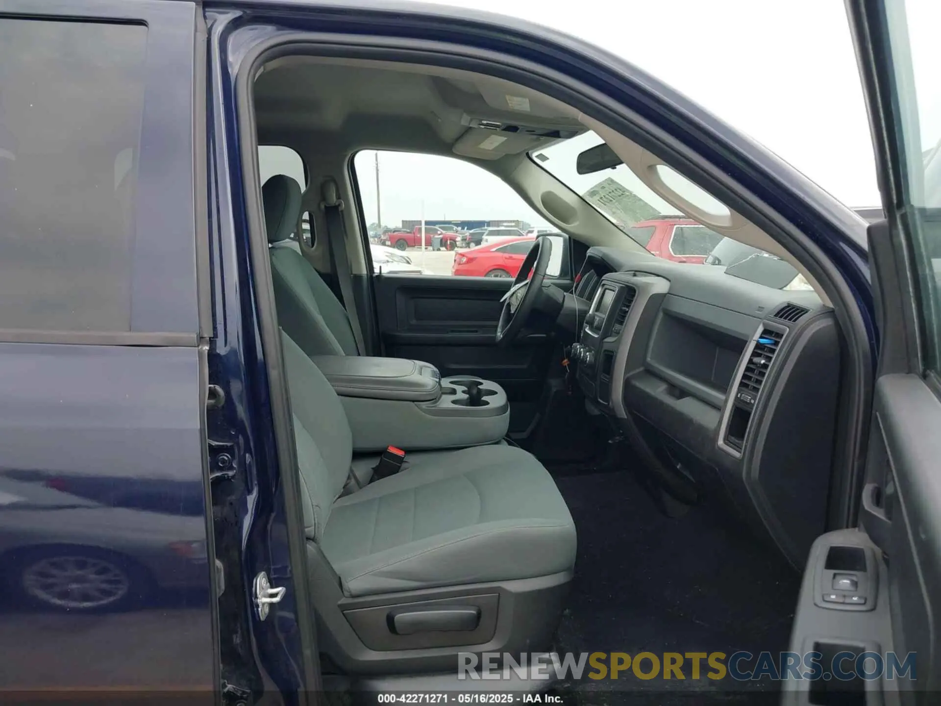 5 Photograph of a damaged car 1C6RRFKT8KS532487 RAM 1500 2019