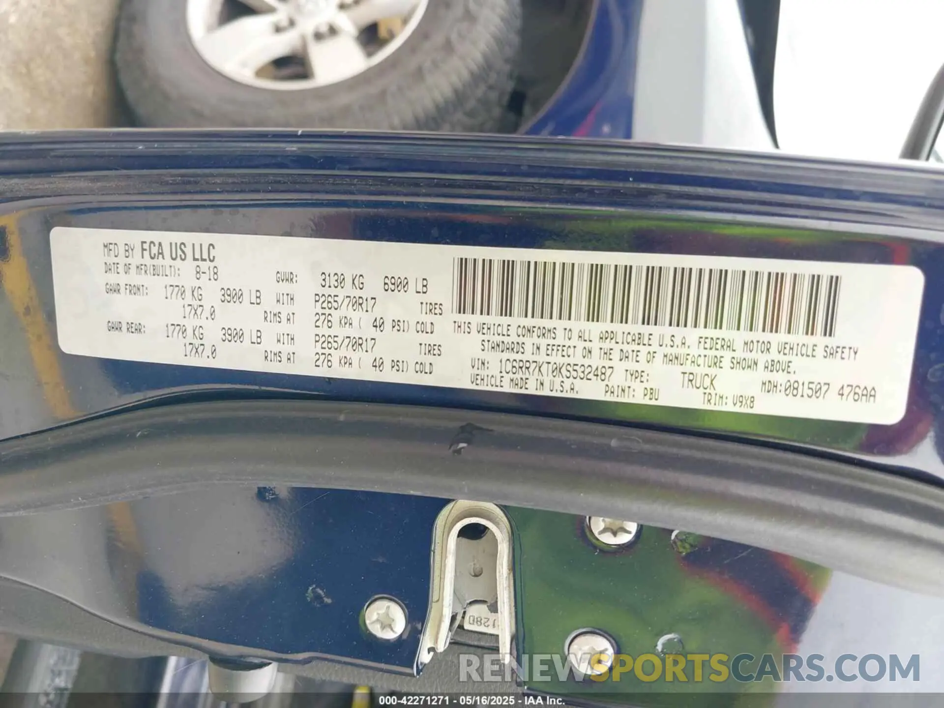 9 Photograph of a damaged car 1C6RRFKT8KS532487 RAM 1500 2019