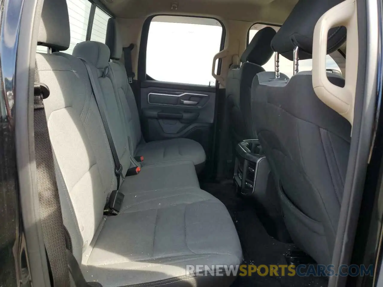 10 Photograph of a damaged car 1C6SRFBT0KN515439 RAM 1500 2019