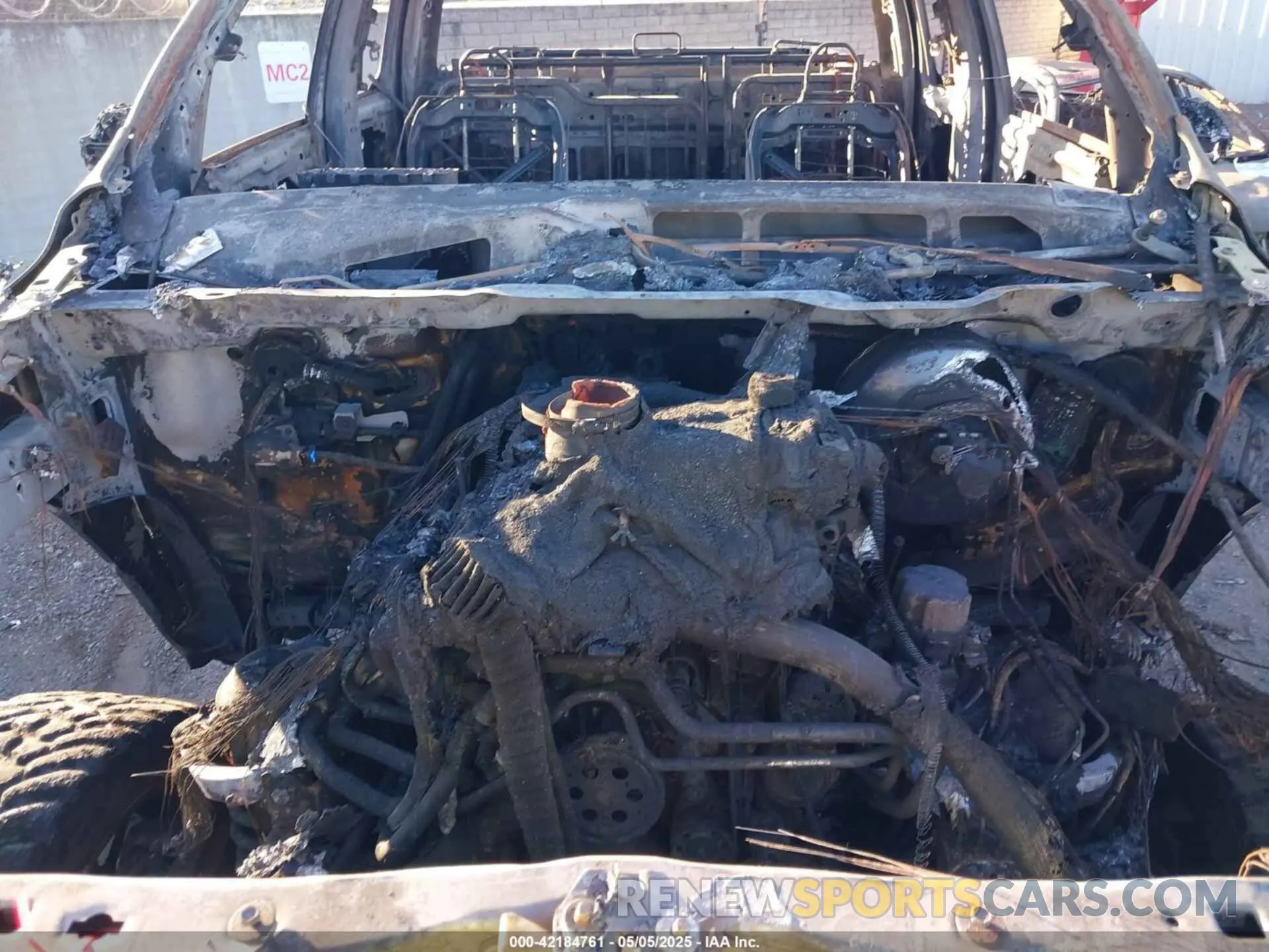 10 Photograph of a damaged car 1C6SRFBT1KN624928 RAM 1500 2019
