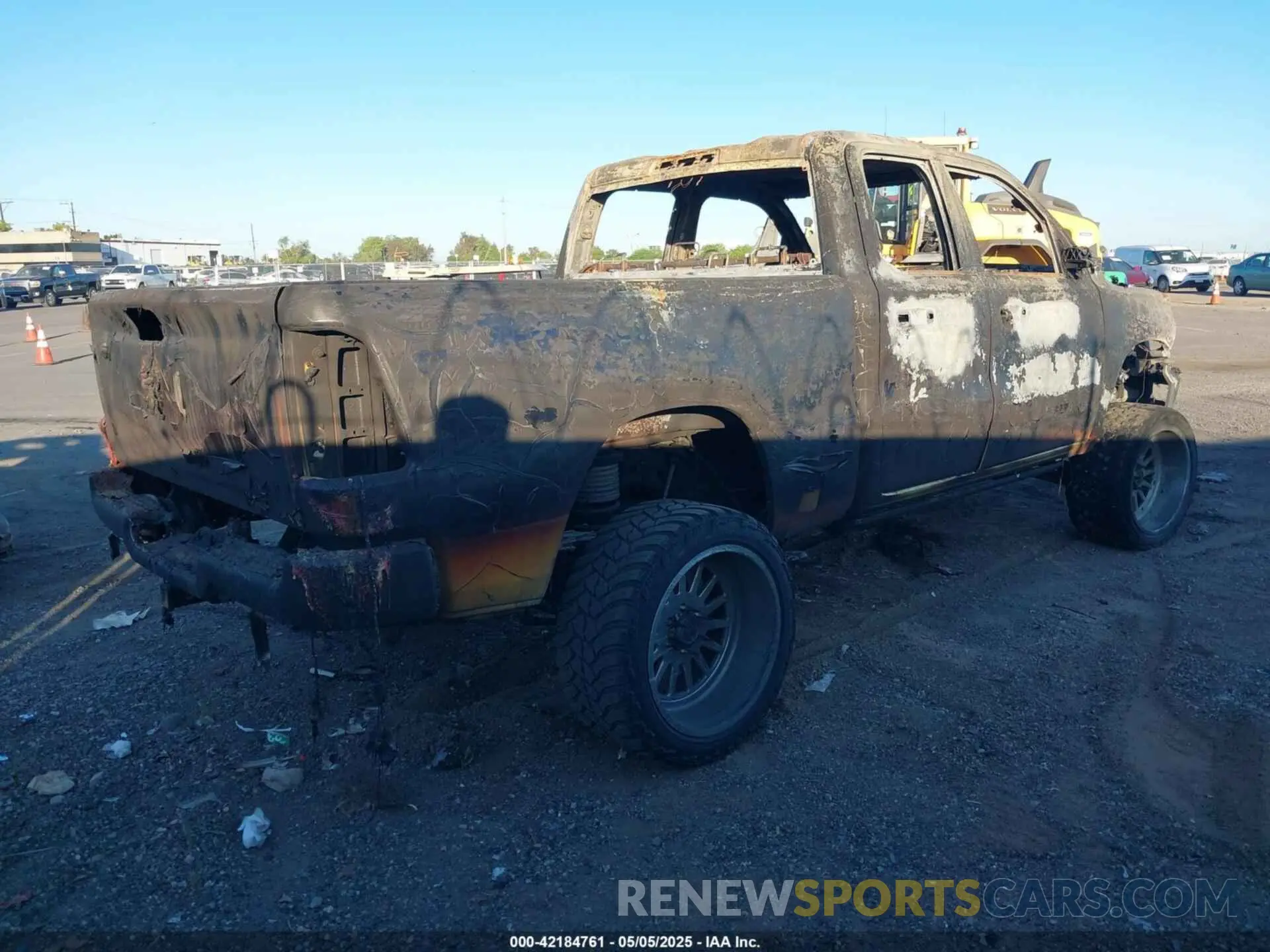 4 Photograph of a damaged car 1C6SRFBT1KN624928 RAM 1500 2019