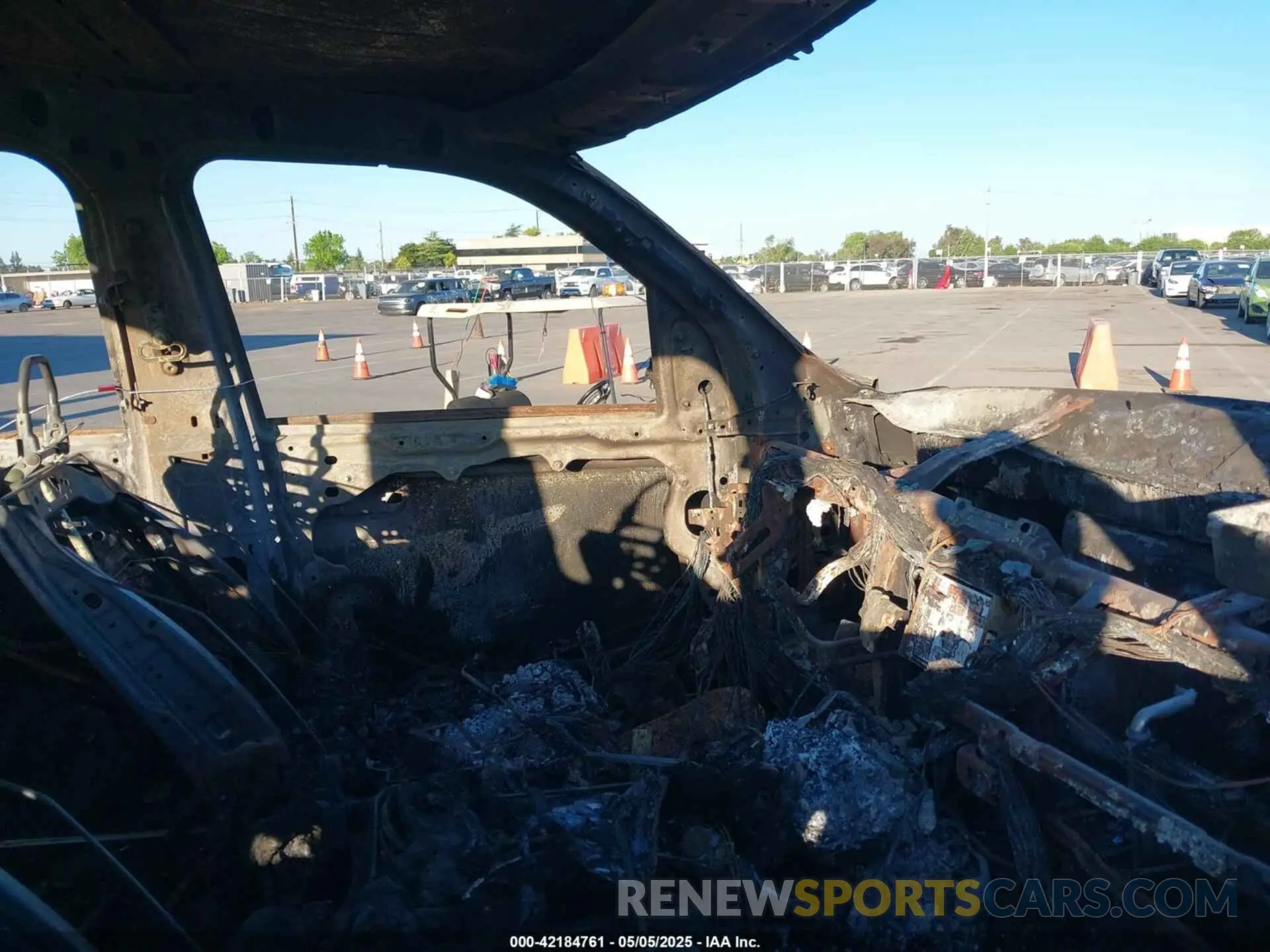 5 Photograph of a damaged car 1C6SRFBT1KN624928 RAM 1500 2019