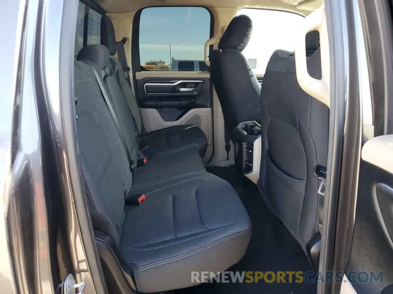 11 Photograph of a damaged car 1C6SRFBT2KN918161 RAM 1500 2019