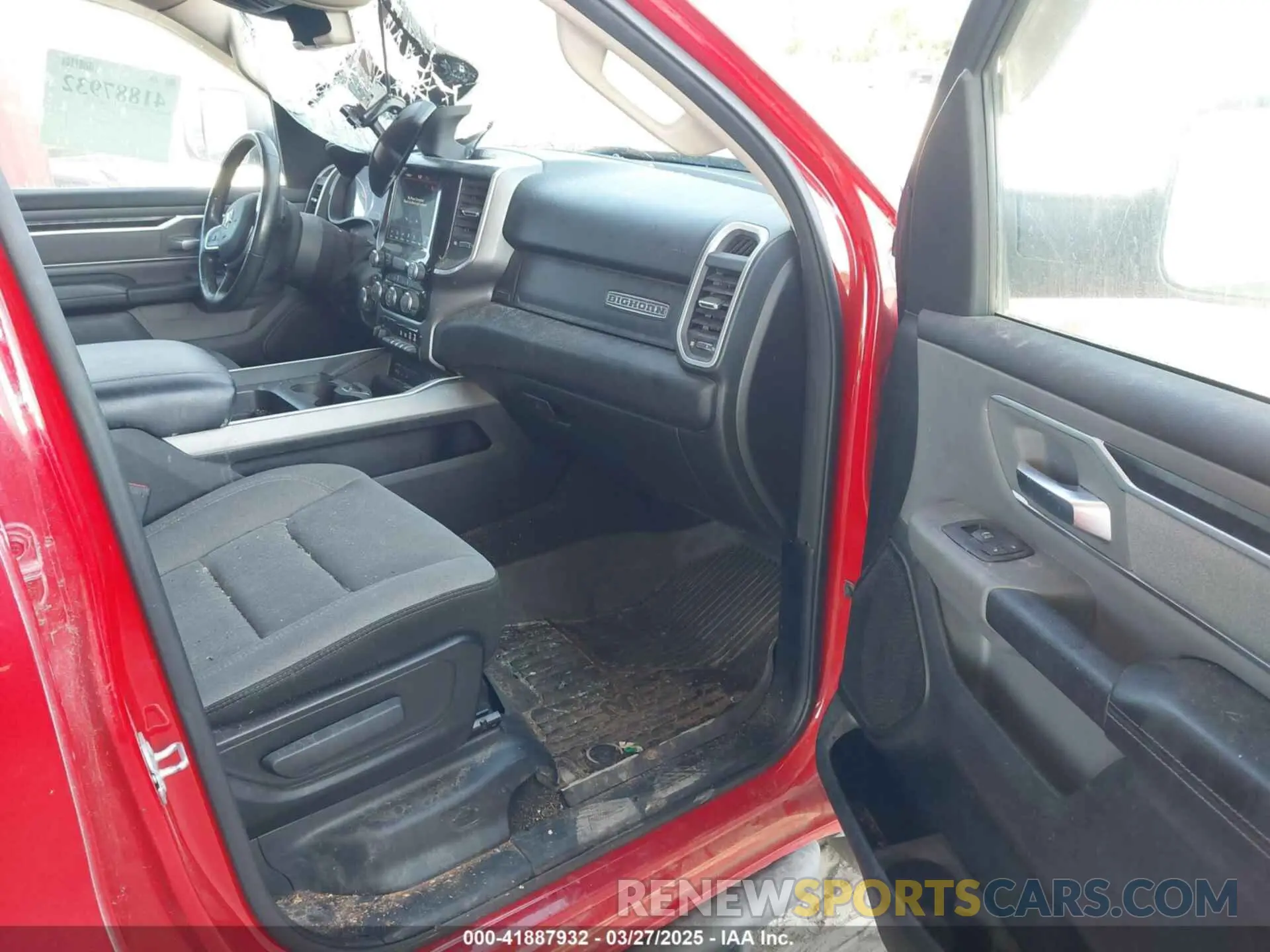 5 Photograph of a damaged car 1C6SRFBT4KN622865 RAM 1500 2019