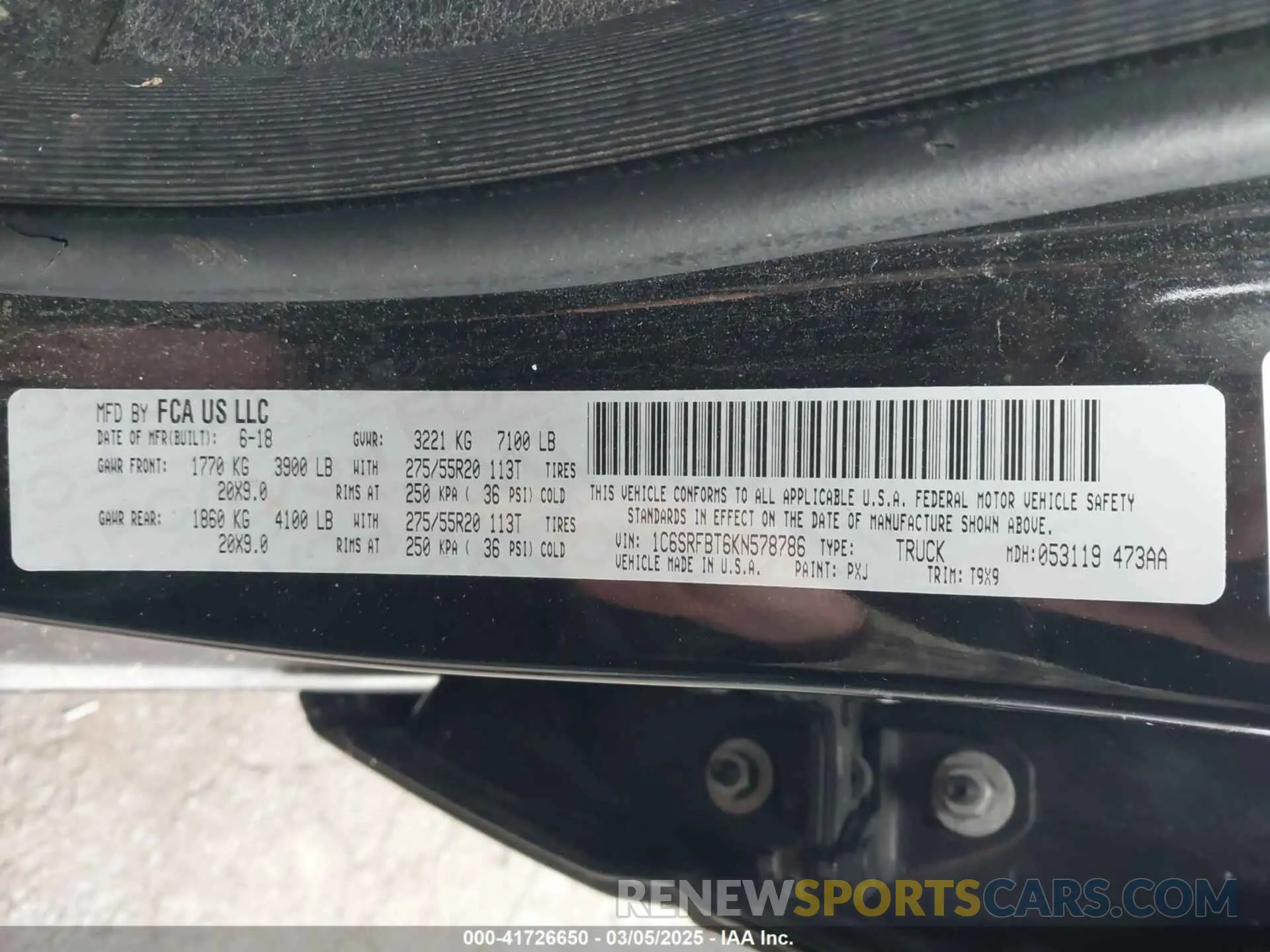 9 Photograph of a damaged car 1C6SRFBT6KN578786 RAM 1500 2019