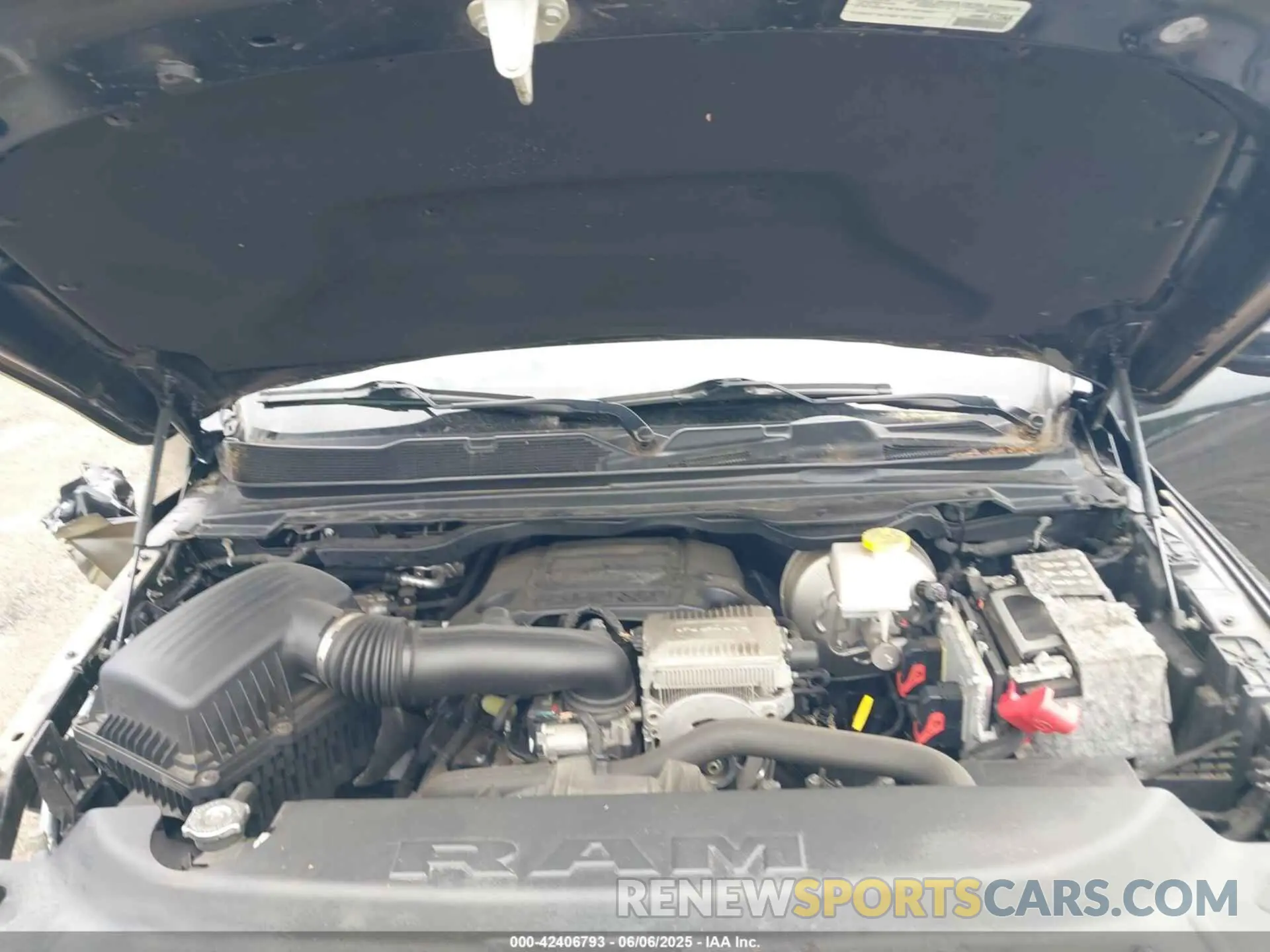 10 Photograph of a damaged car 1C6SRFBT6KN736737 RAM 1500 2019