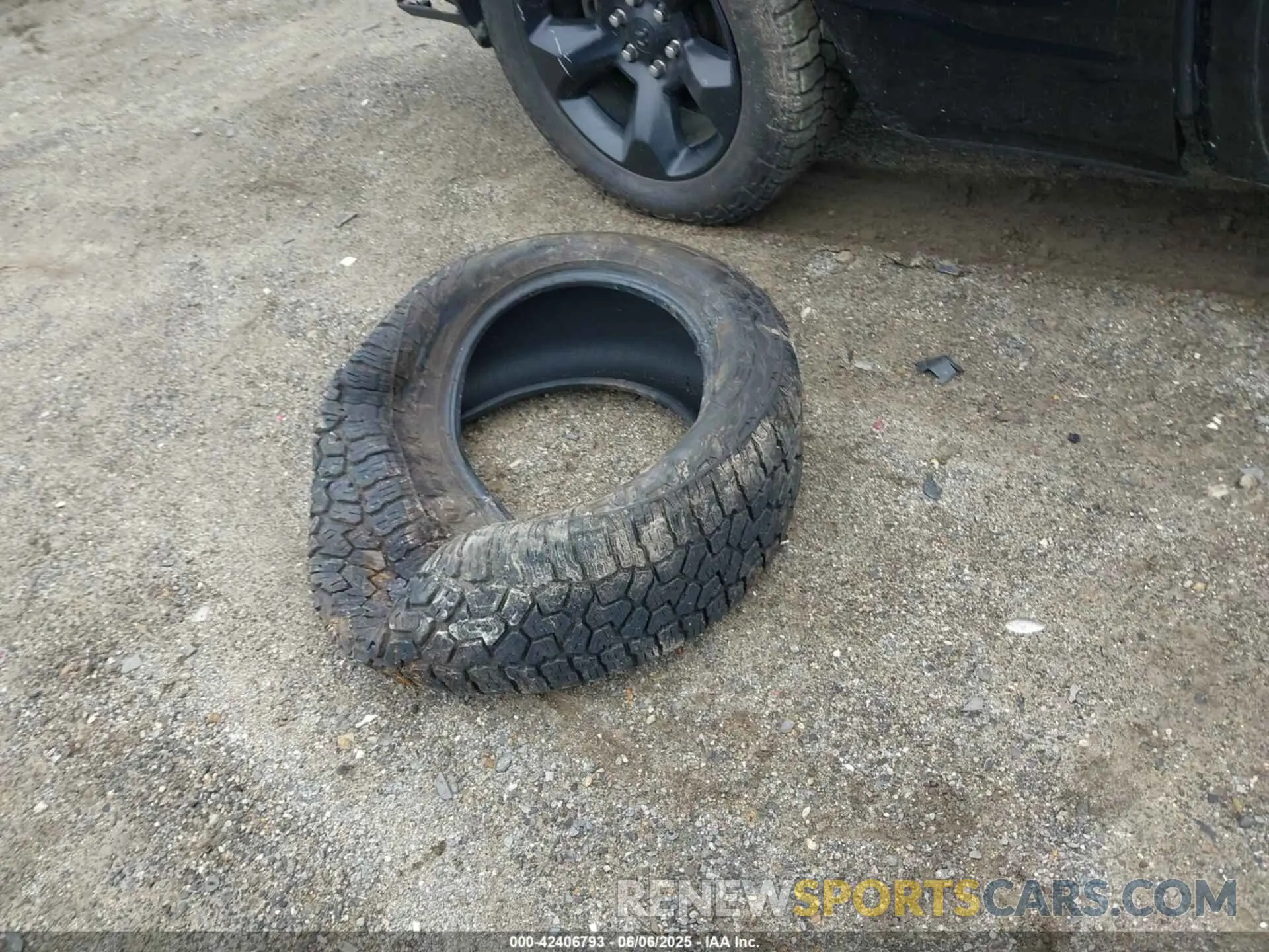 11 Photograph of a damaged car 1C6SRFBT6KN736737 RAM 1500 2019