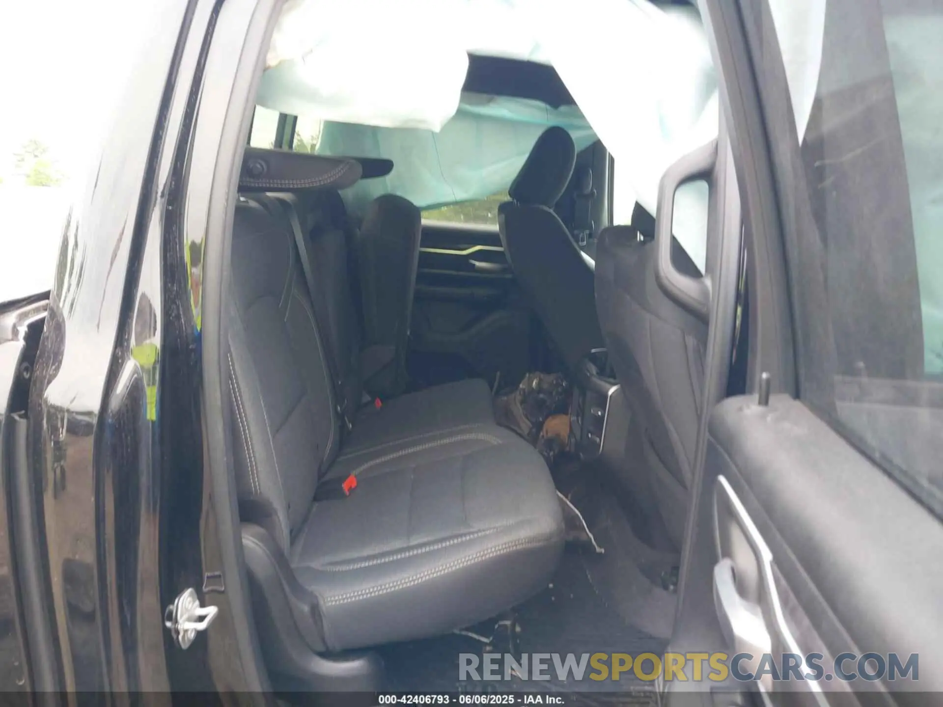 8 Photograph of a damaged car 1C6SRFBT6KN736737 RAM 1500 2019