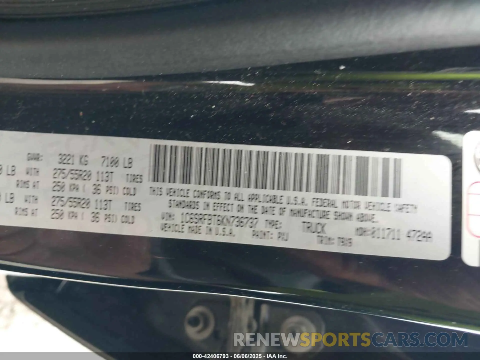 9 Photograph of a damaged car 1C6SRFBT6KN736737 RAM 1500 2019