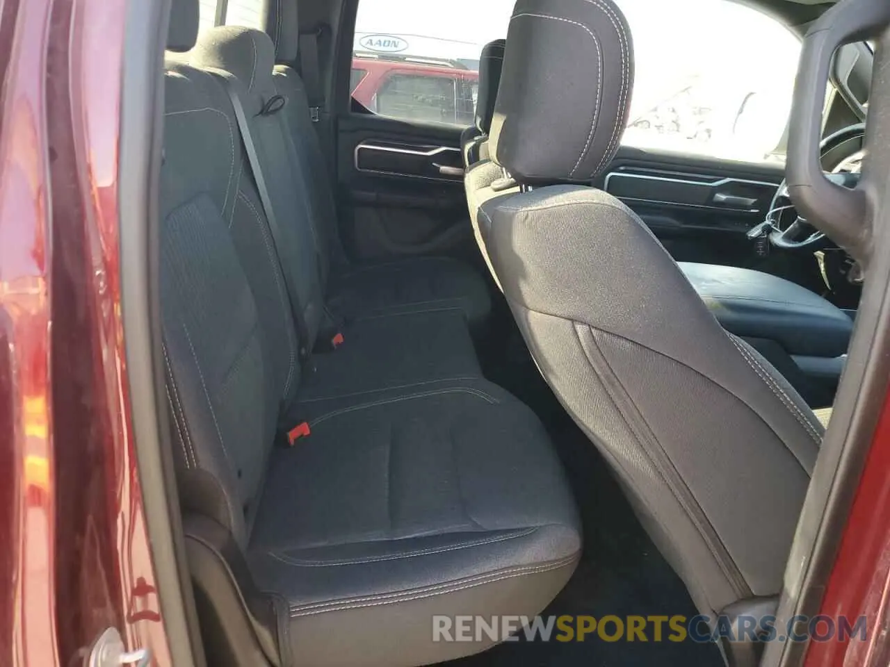 10 Photograph of a damaged car 1C6SRFBT7KN516085 RAM 1500 2019