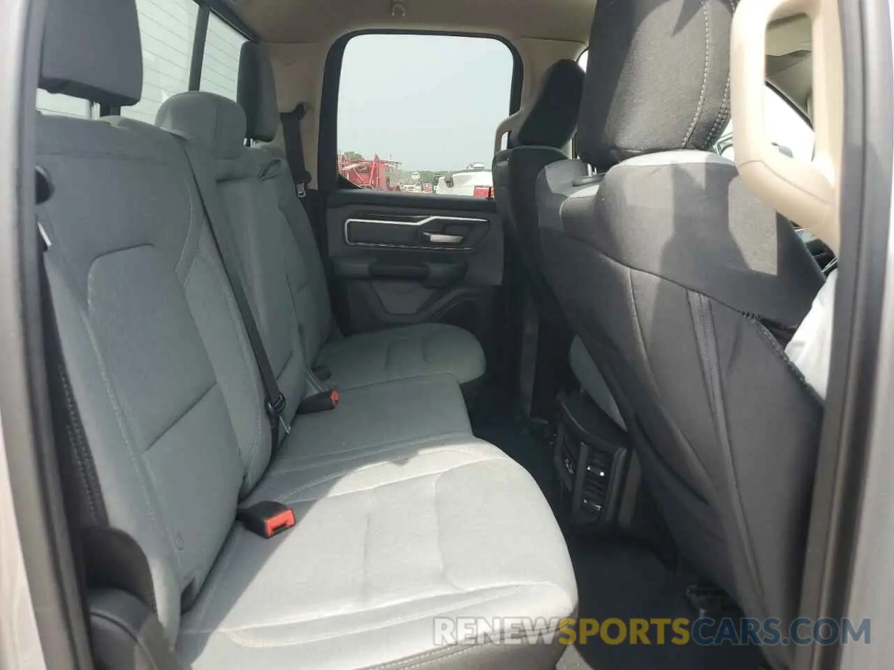 10 Photograph of a damaged car 1C6SRFBT8KN518069 RAM 1500 2019