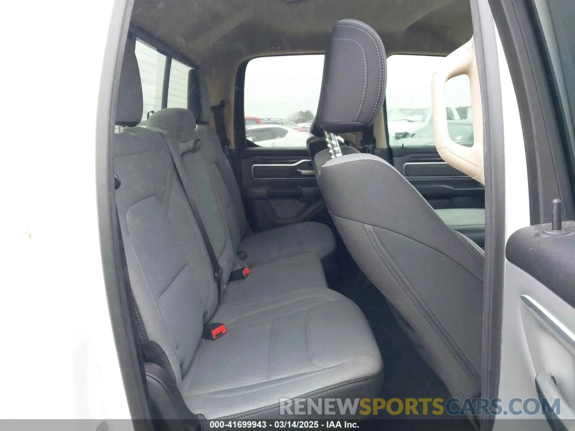 8 Photograph of a damaged car 1C6SRFBT9KN758943 RAM 1500 2019