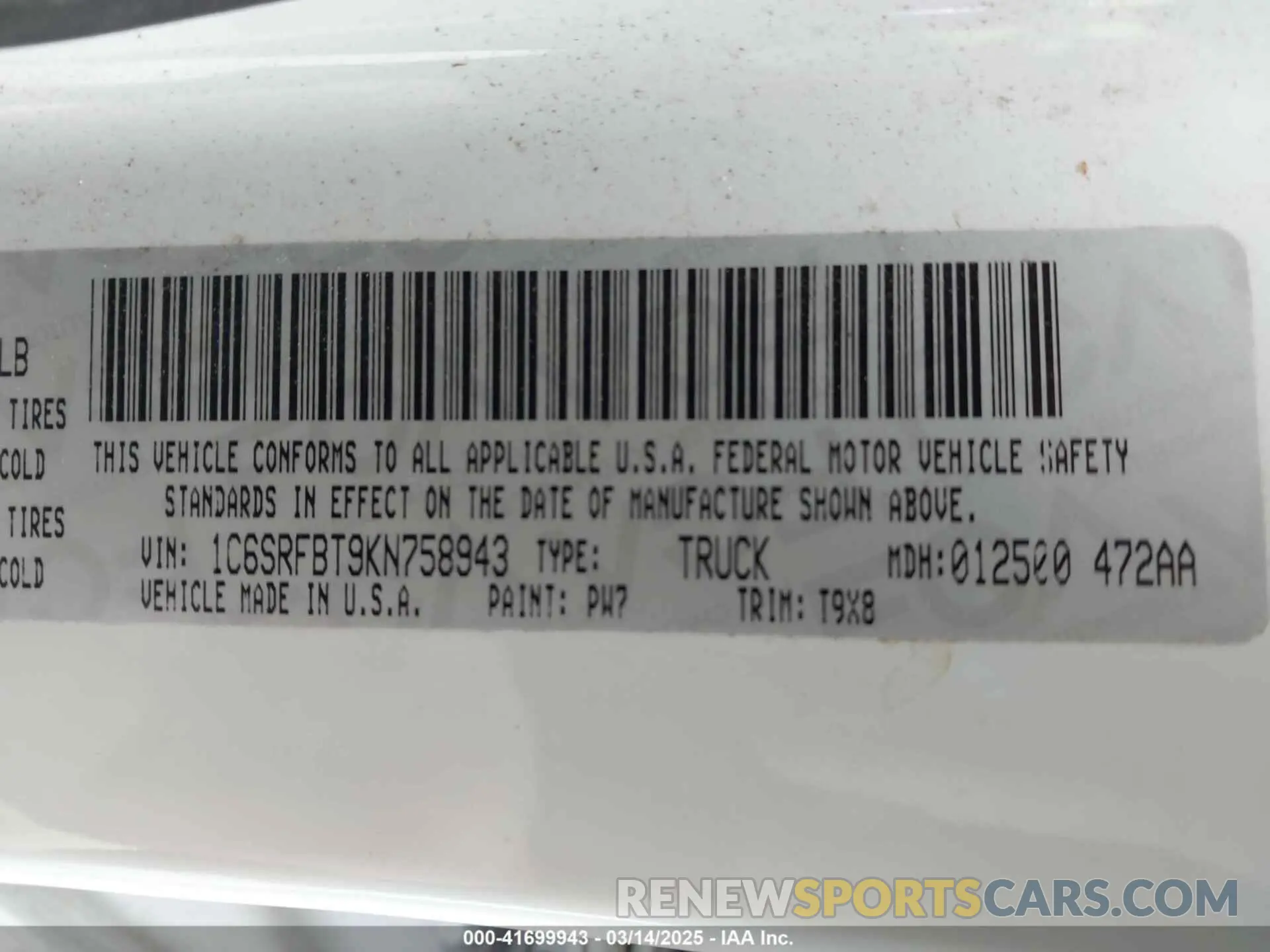 9 Photograph of a damaged car 1C6SRFBT9KN758943 RAM 1500 2019