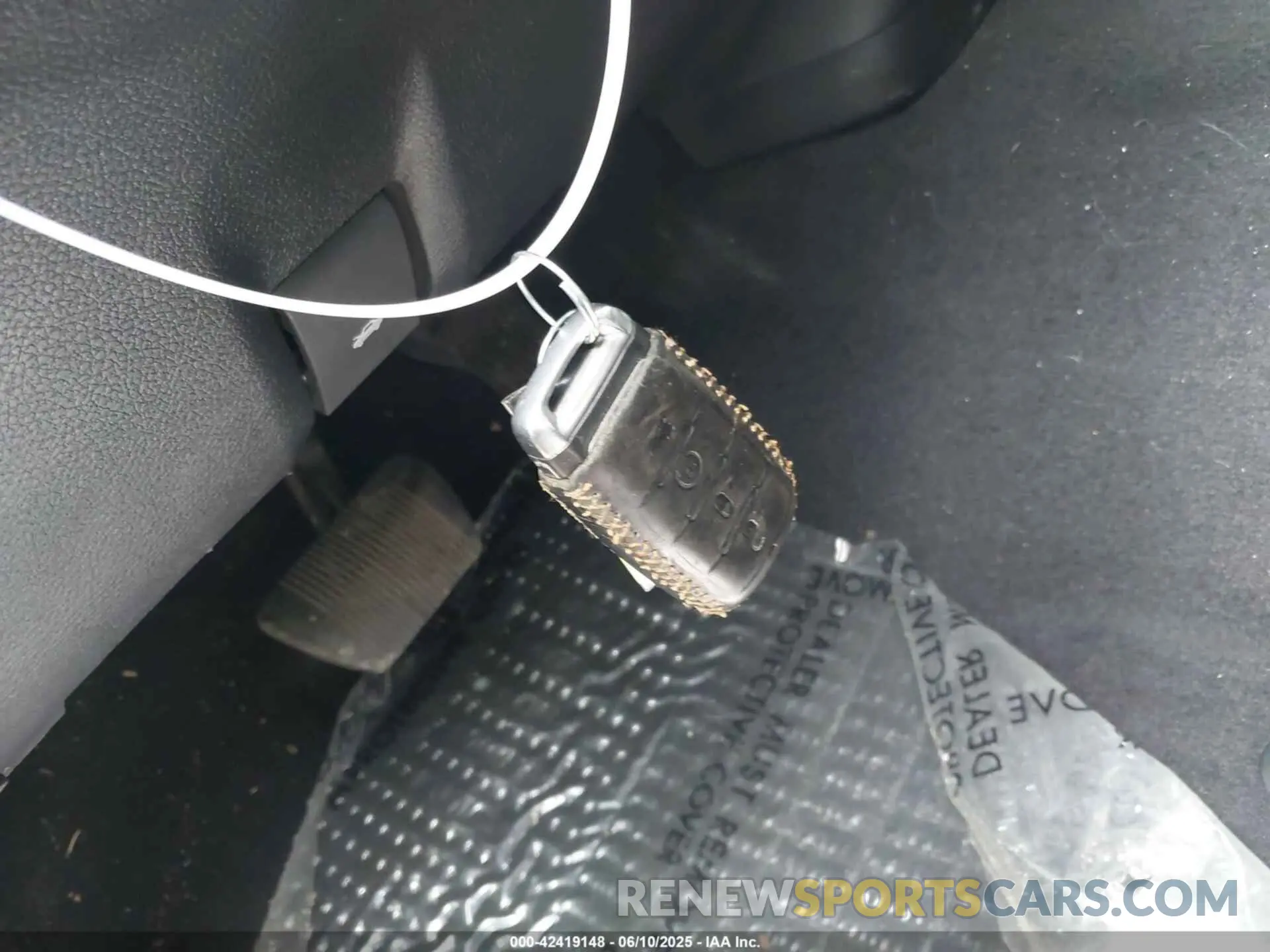 11 Photograph of a damaged car 1C6SRFCT4KN599134 RAM 1500 2019