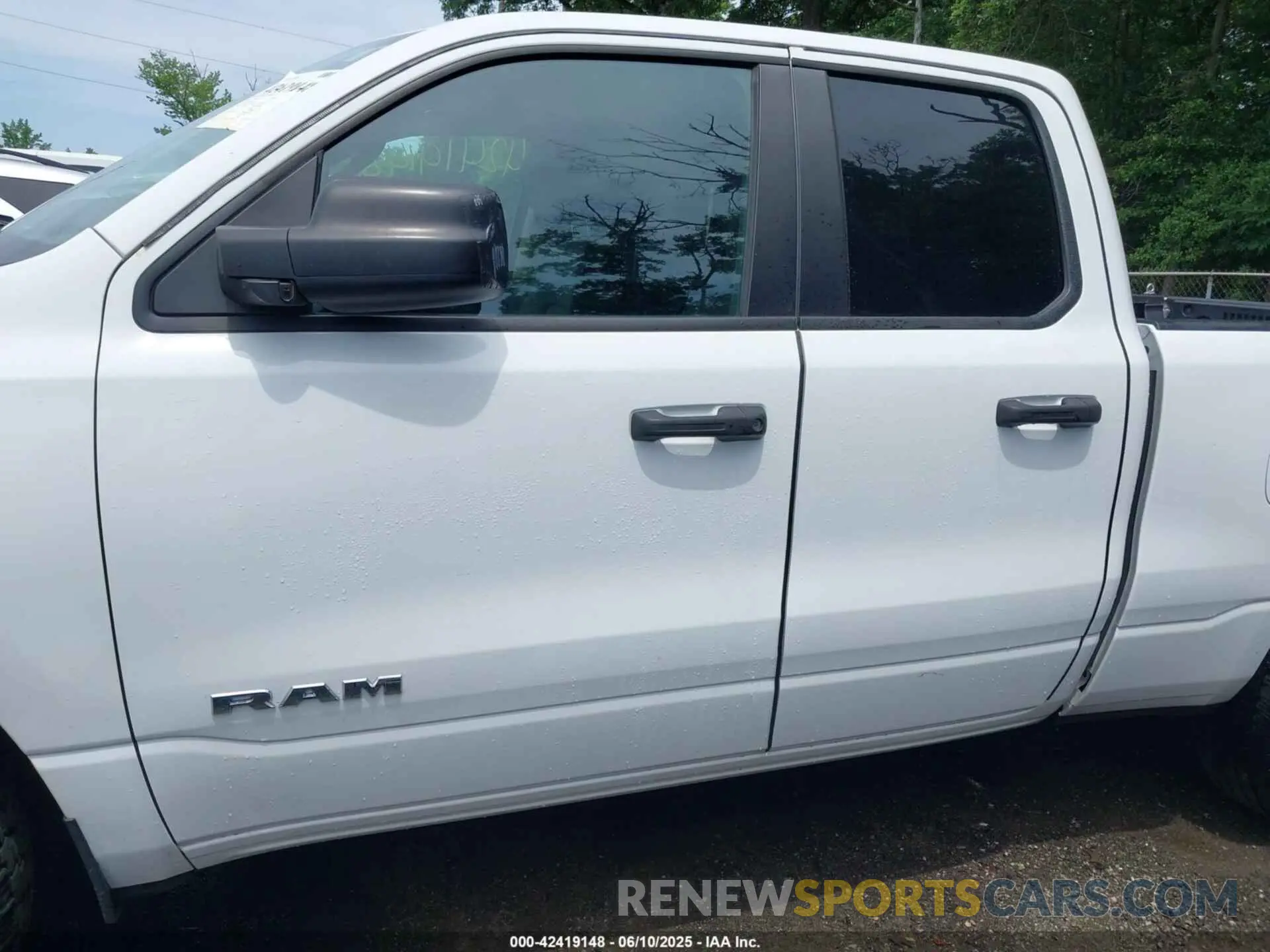 14 Photograph of a damaged car 1C6SRFCT4KN599134 RAM 1500 2019