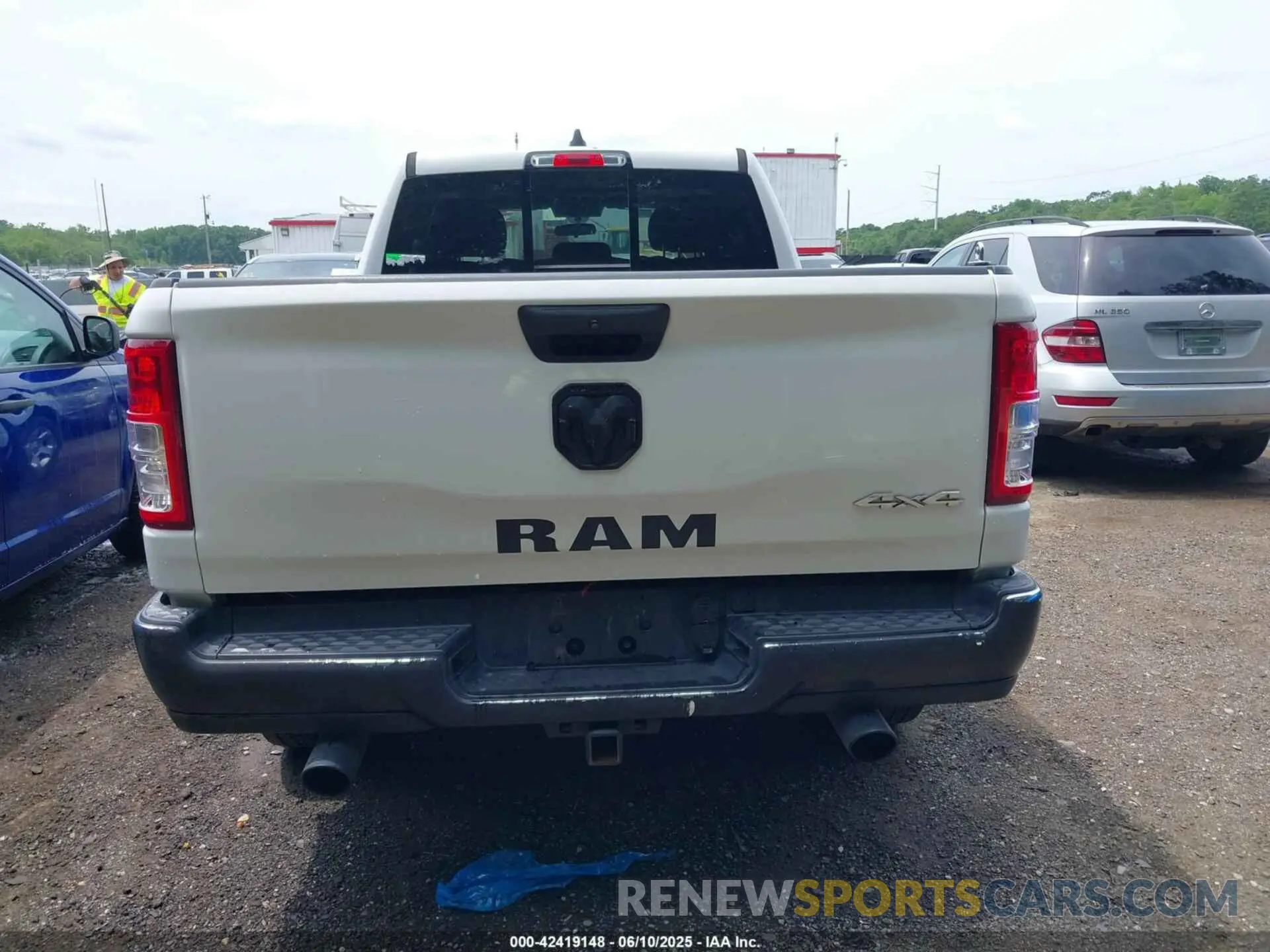 16 Photograph of a damaged car 1C6SRFCT4KN599134 RAM 1500 2019