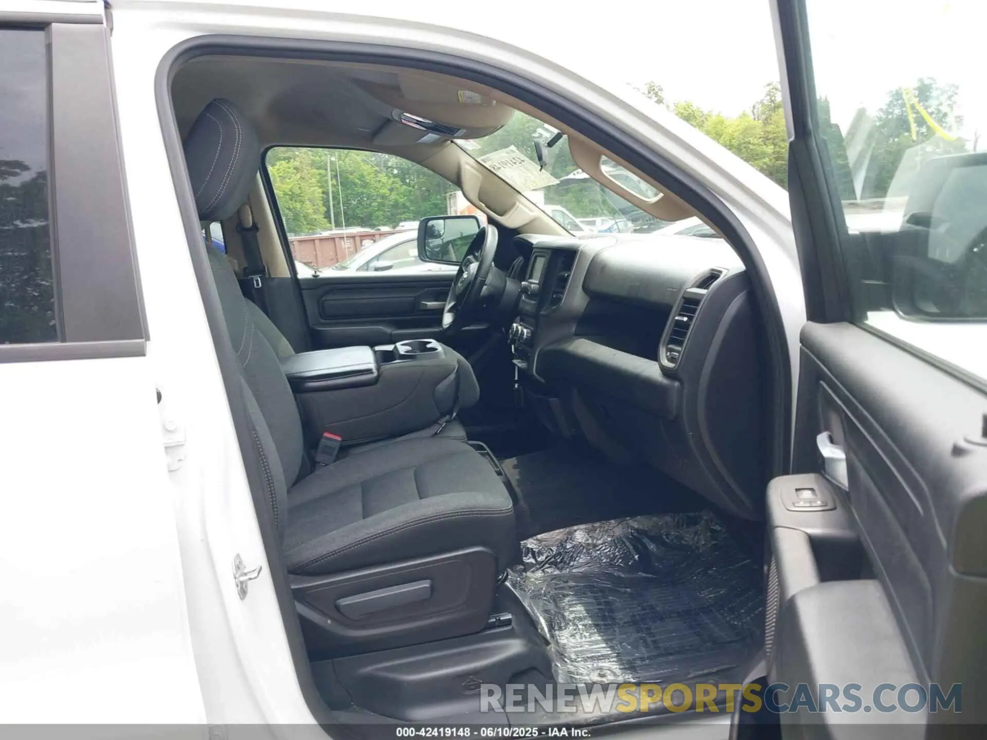 5 Photograph of a damaged car 1C6SRFCT4KN599134 RAM 1500 2019