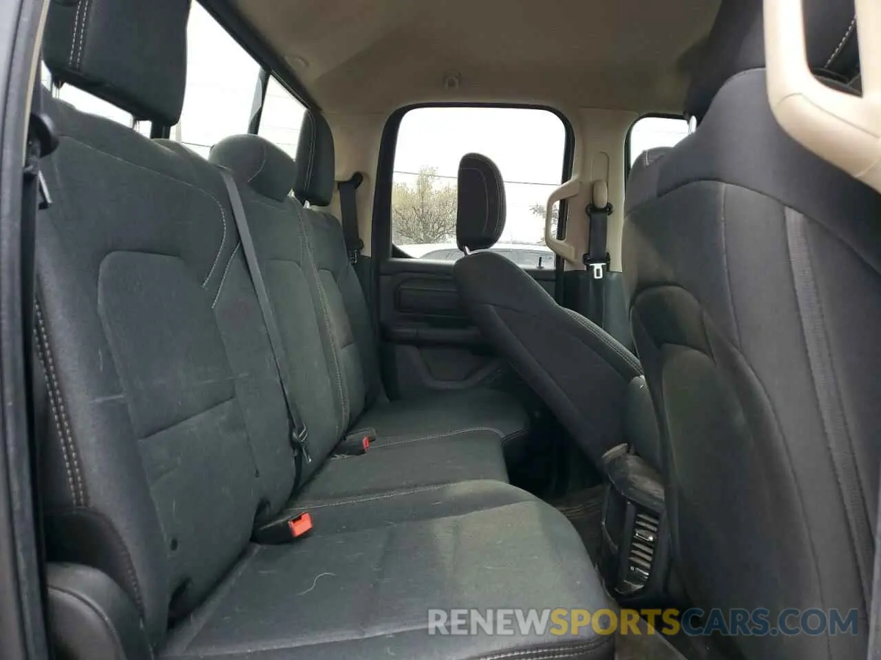 10 Photograph of a damaged car 1C6SRFCT4KN662300 RAM 1500 2019