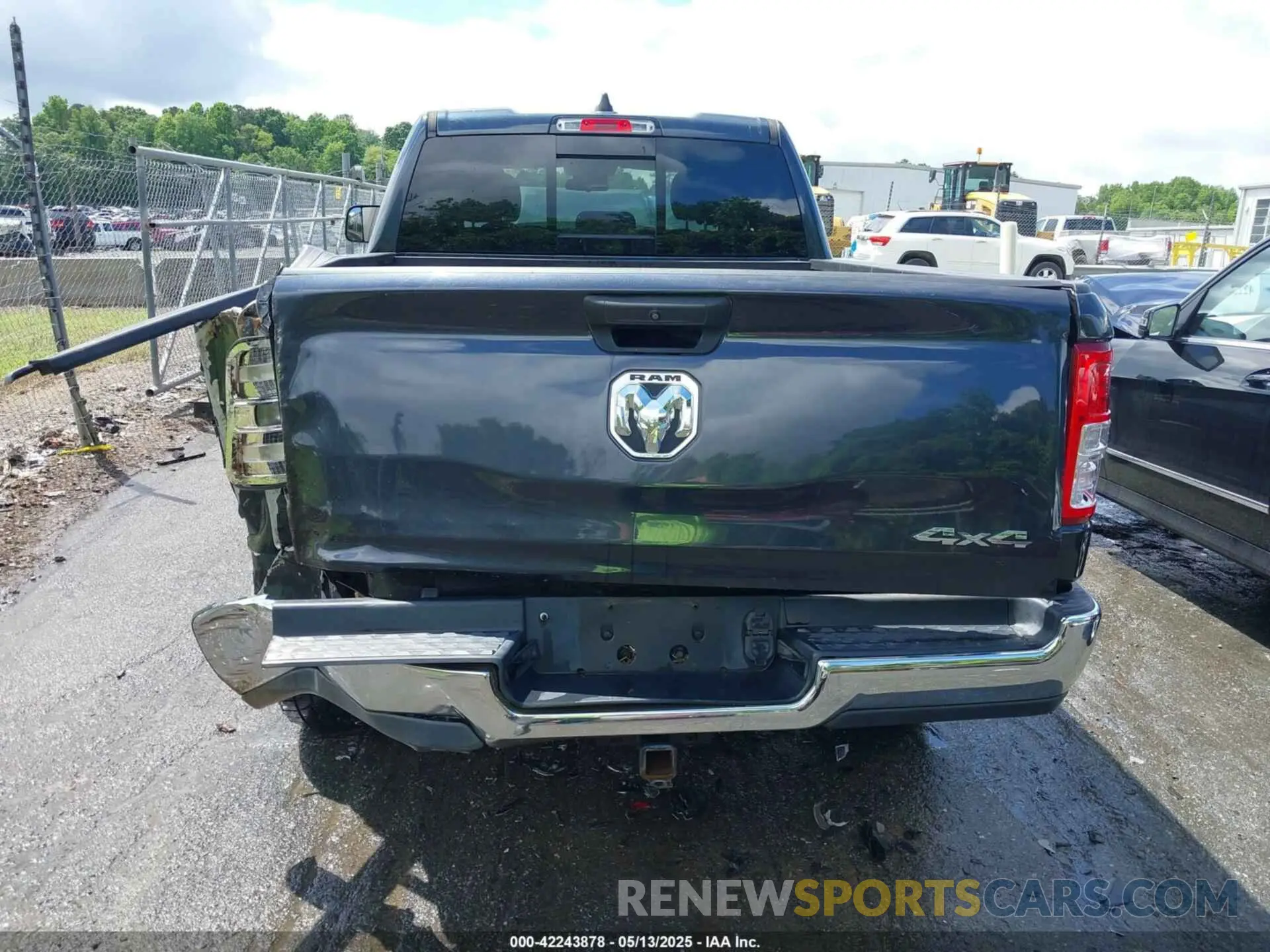 18 Photograph of a damaged car 1C6SRFCT5KN597618 RAM 1500 2019