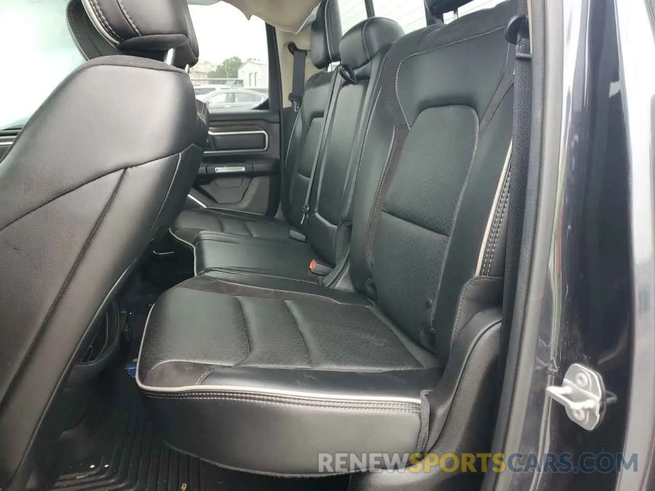 10 Photograph of a damaged car 1C6SRFDT4KN806409 RAM 1500 2019