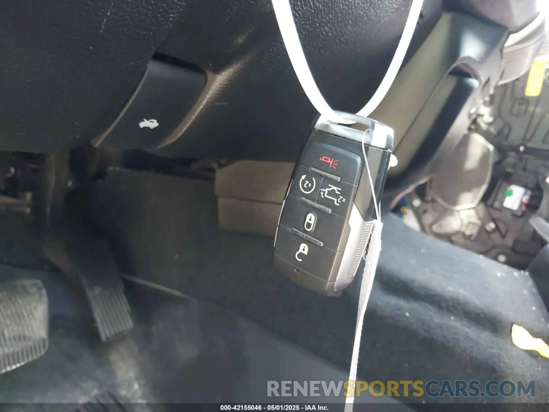 11 Photograph of a damaged car 1C6SRFDT5KN638425 RAM 1500 2019
