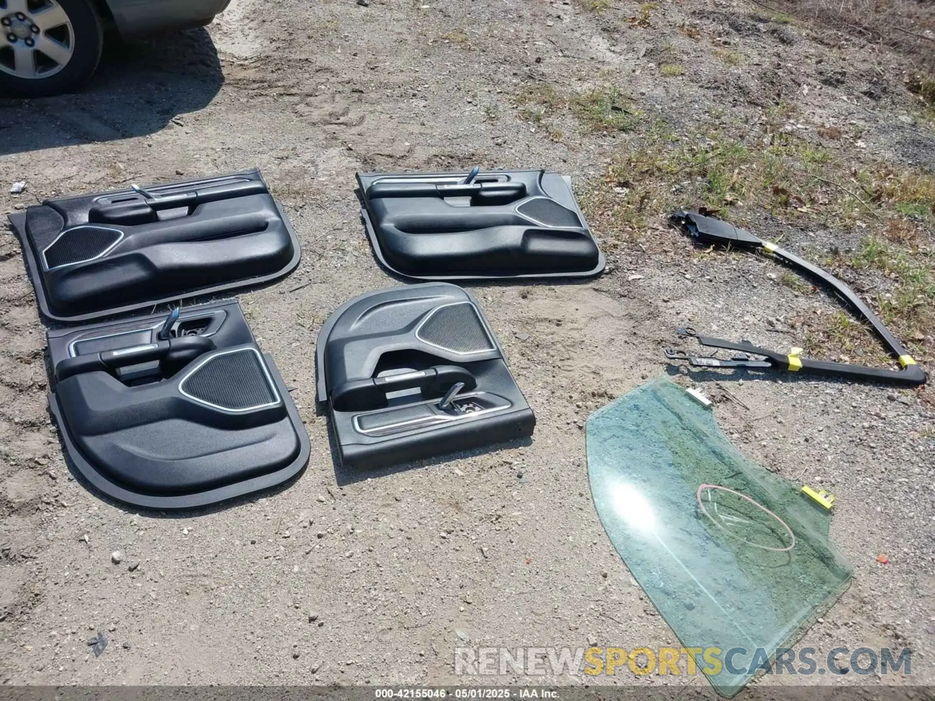 12 Photograph of a damaged car 1C6SRFDT5KN638425 RAM 1500 2019