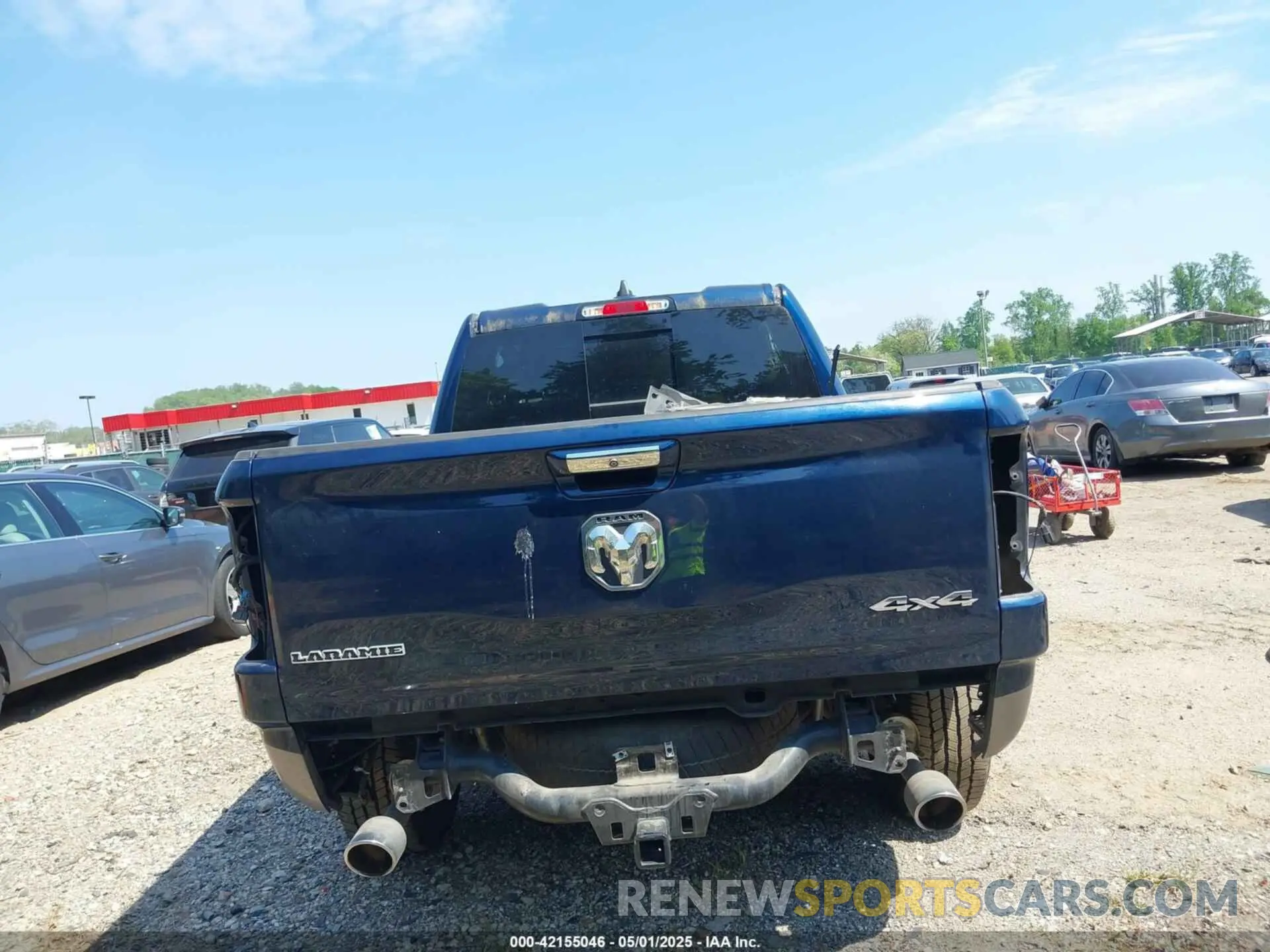 17 Photograph of a damaged car 1C6SRFDT5KN638425 RAM 1500 2019