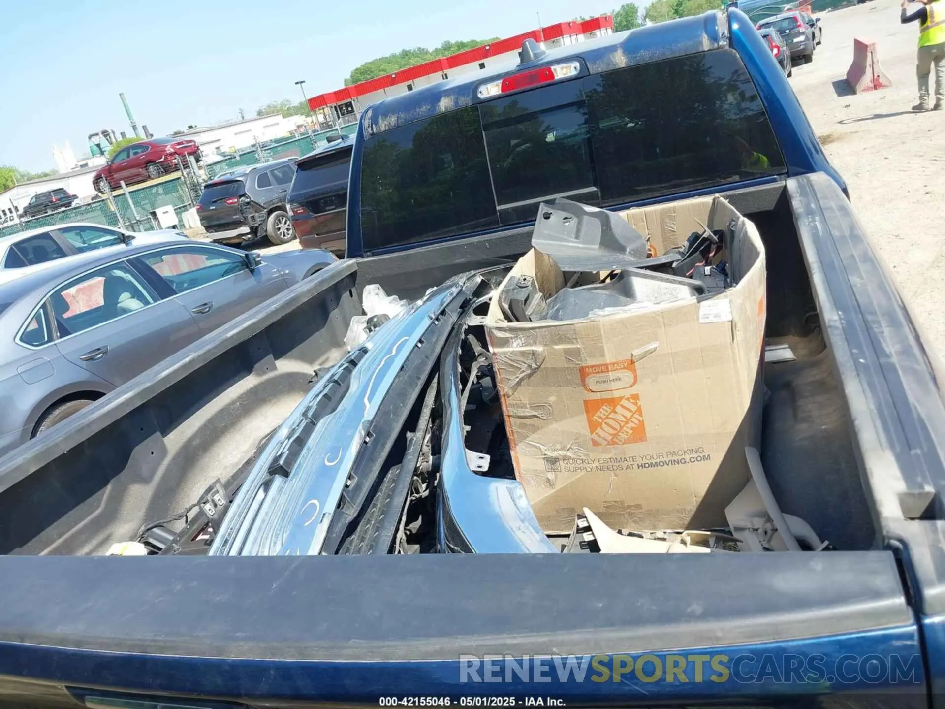 18 Photograph of a damaged car 1C6SRFDT5KN638425 RAM 1500 2019