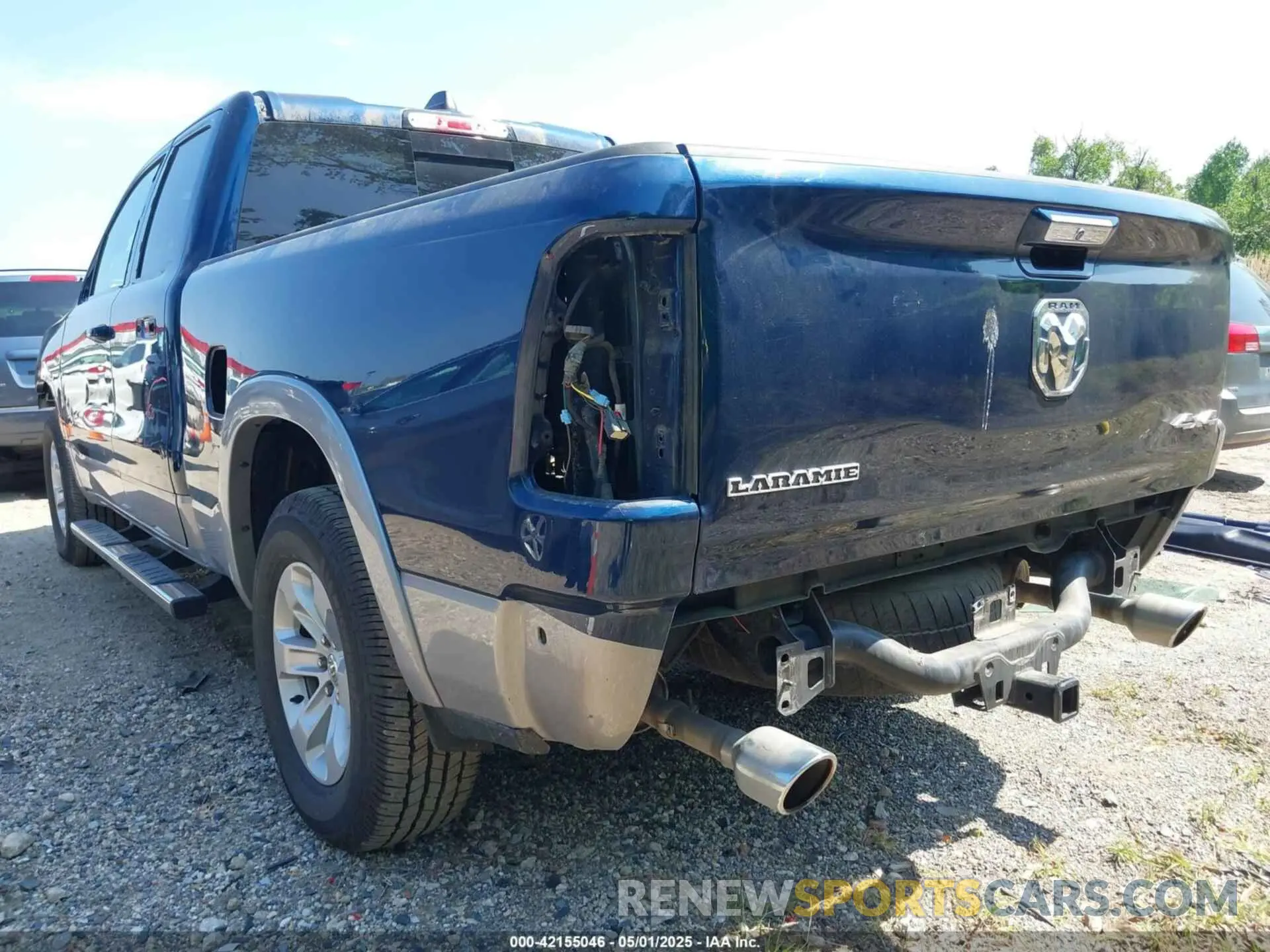 19 Photograph of a damaged car 1C6SRFDT5KN638425 RAM 1500 2019