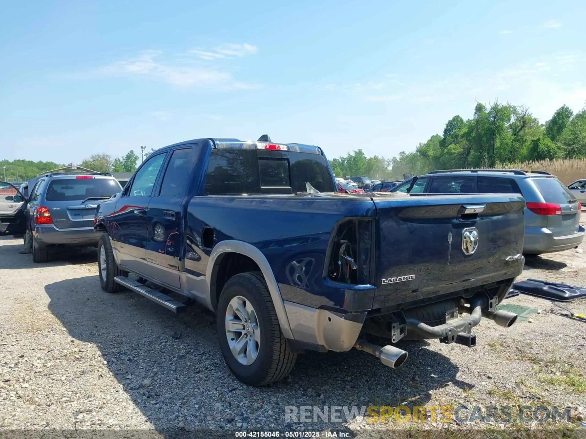 3 Photograph of a damaged car 1C6SRFDT5KN638425 RAM 1500 2019