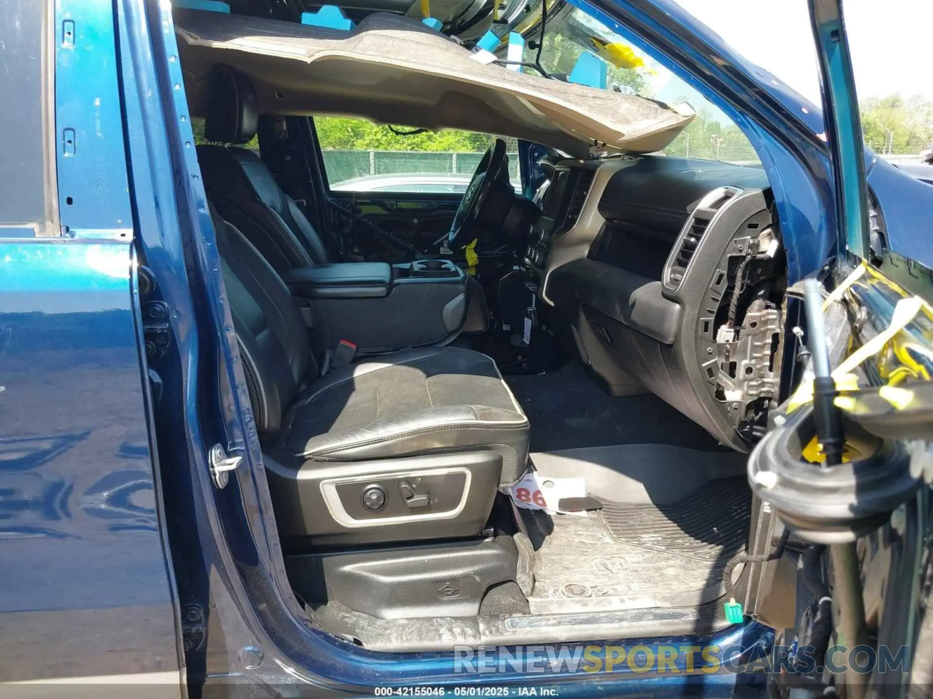 5 Photograph of a damaged car 1C6SRFDT5KN638425 RAM 1500 2019