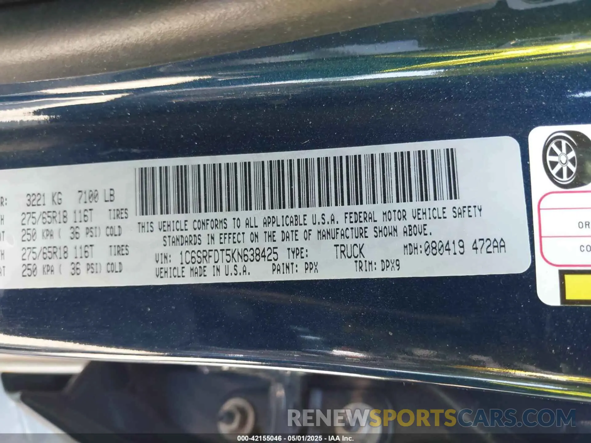 9 Photograph of a damaged car 1C6SRFDT5KN638425 RAM 1500 2019
