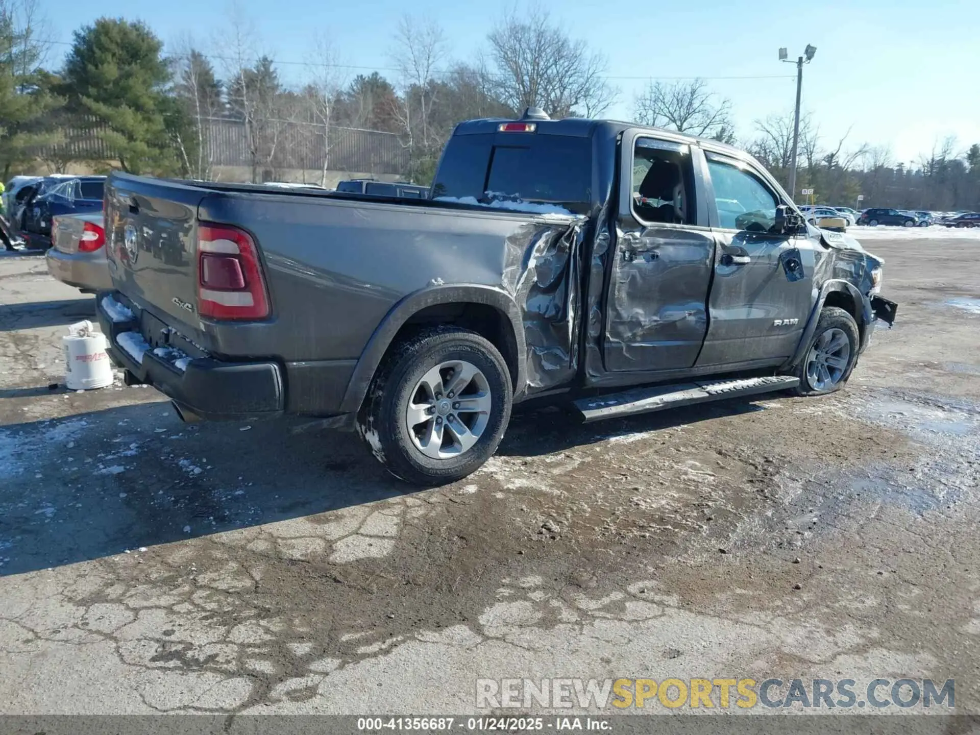 4 Photograph of a damaged car 1C6SRFDTXKN860913 RAM 1500 2019