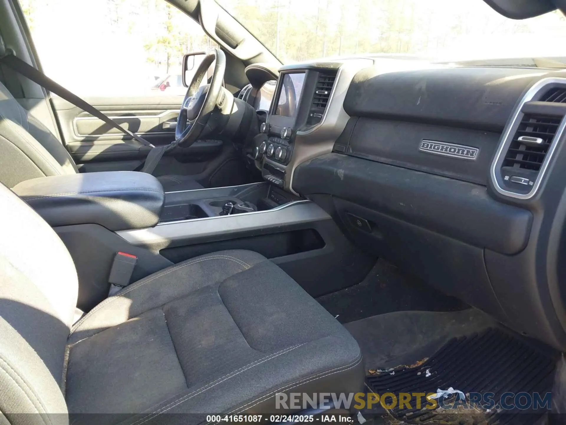 5 Photograph of a damaged car 1C6SRFFT0KN627457 RAM 1500 2019