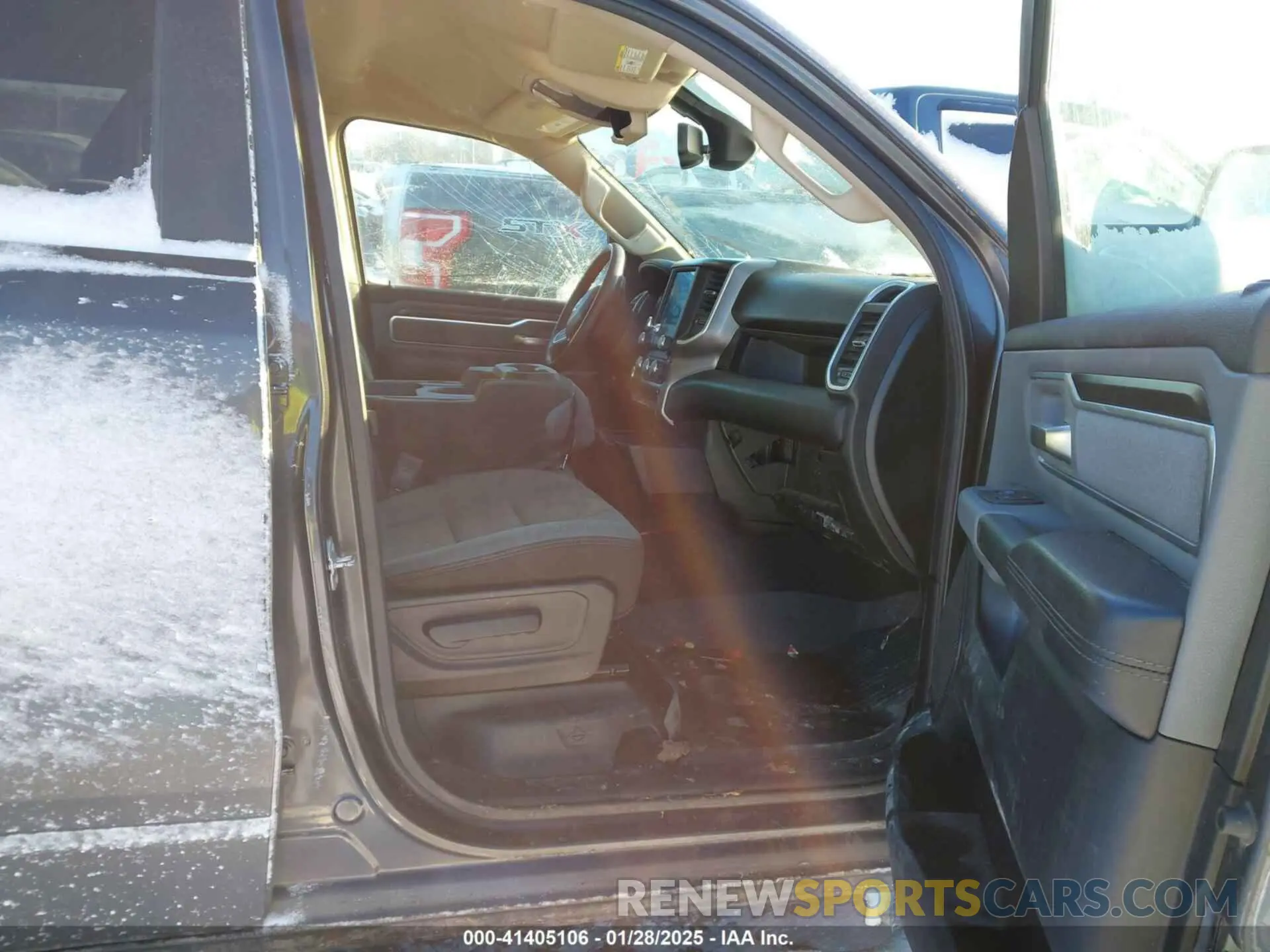 5 Photograph of a damaged car 1C6SRFFT0KN698884 RAM 1500 2019