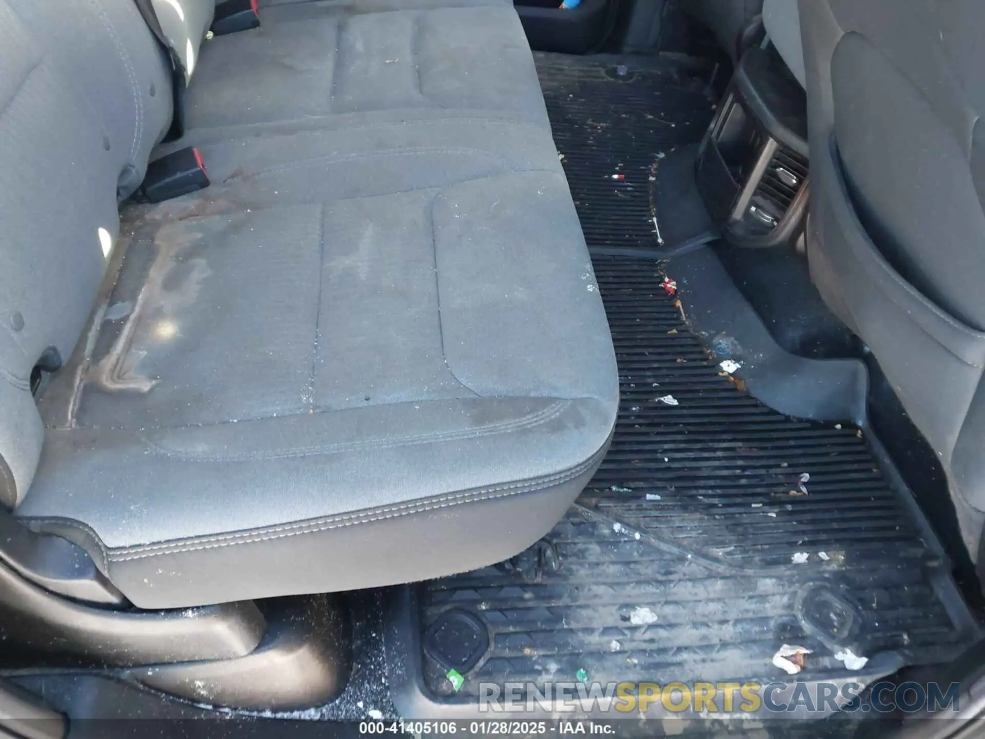 8 Photograph of a damaged car 1C6SRFFT0KN698884 RAM 1500 2019