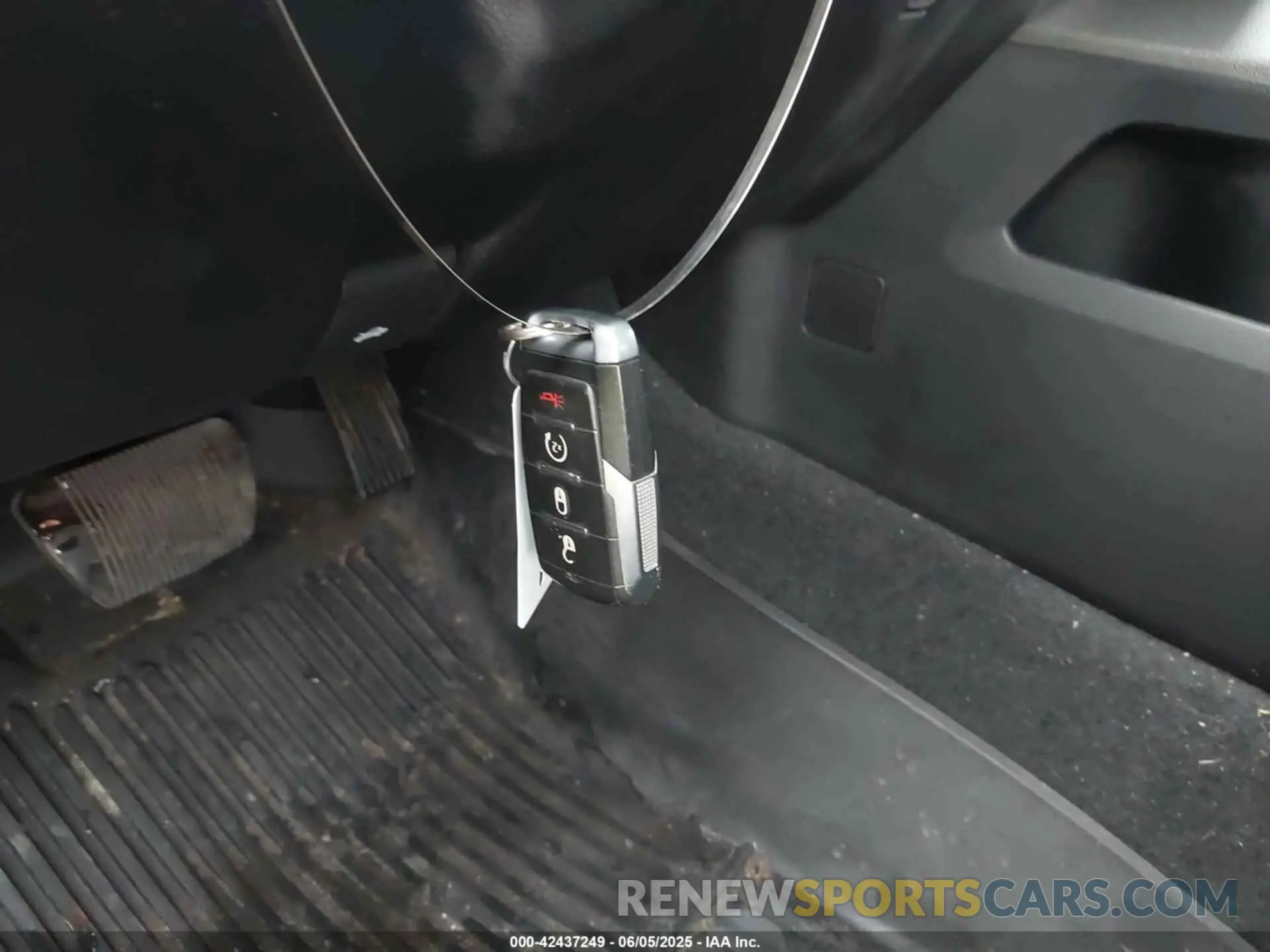 11 Photograph of a damaged car 1C6SRFFT0KN731169 RAM 1500 2019