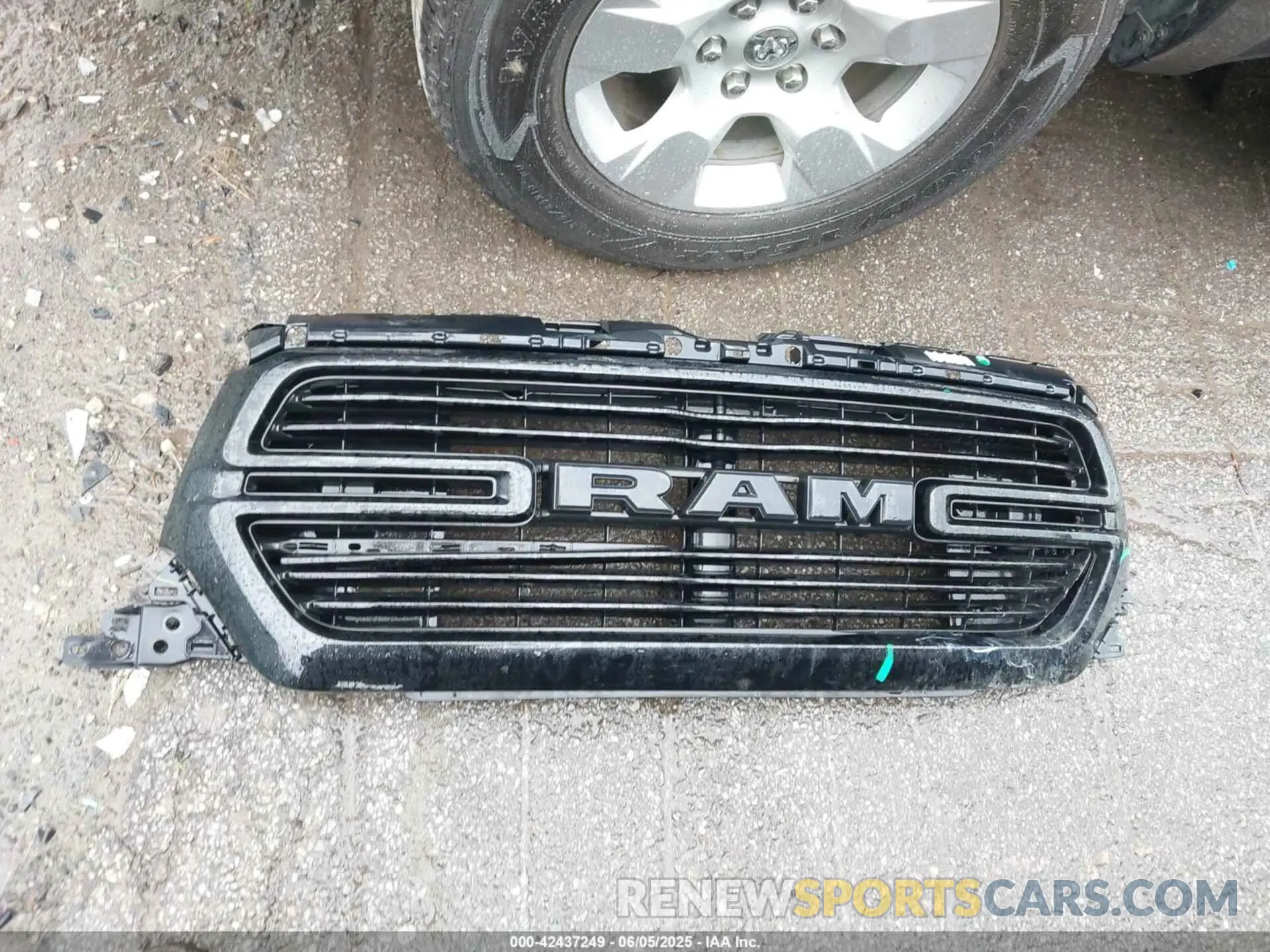 12 Photograph of a damaged car 1C6SRFFT0KN731169 RAM 1500 2019